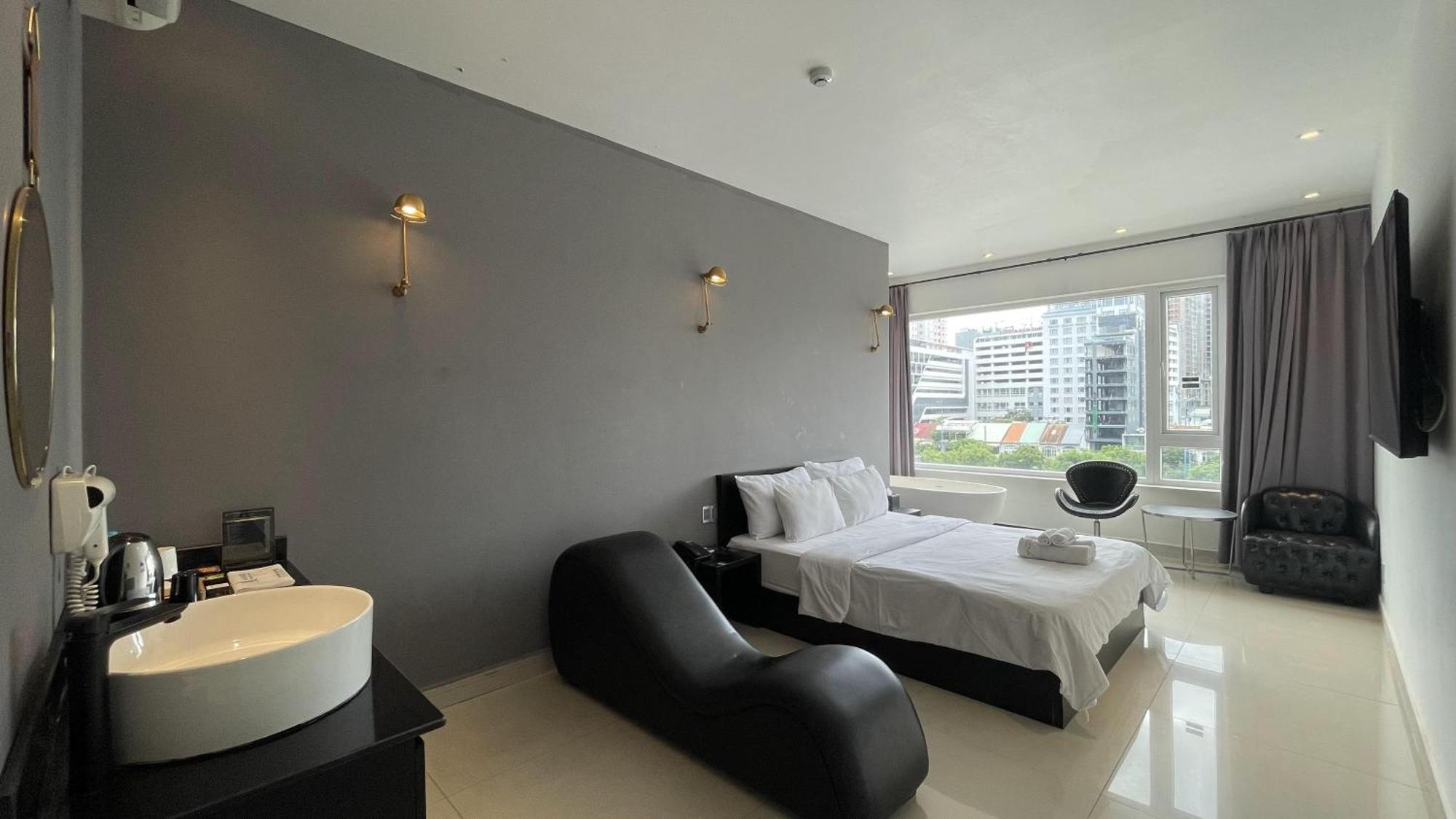 Hotel A In Riverside 2*