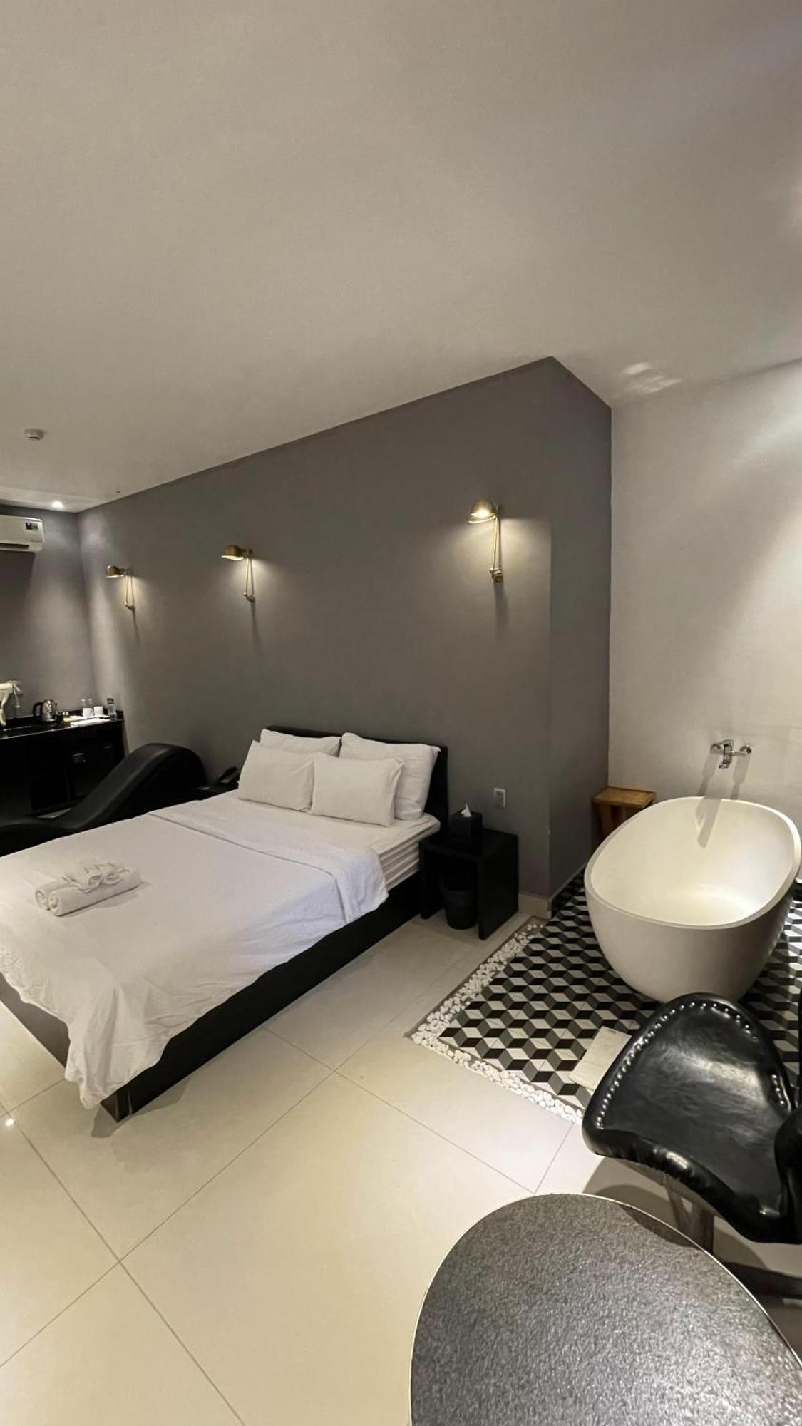 Hotel A In Riverside