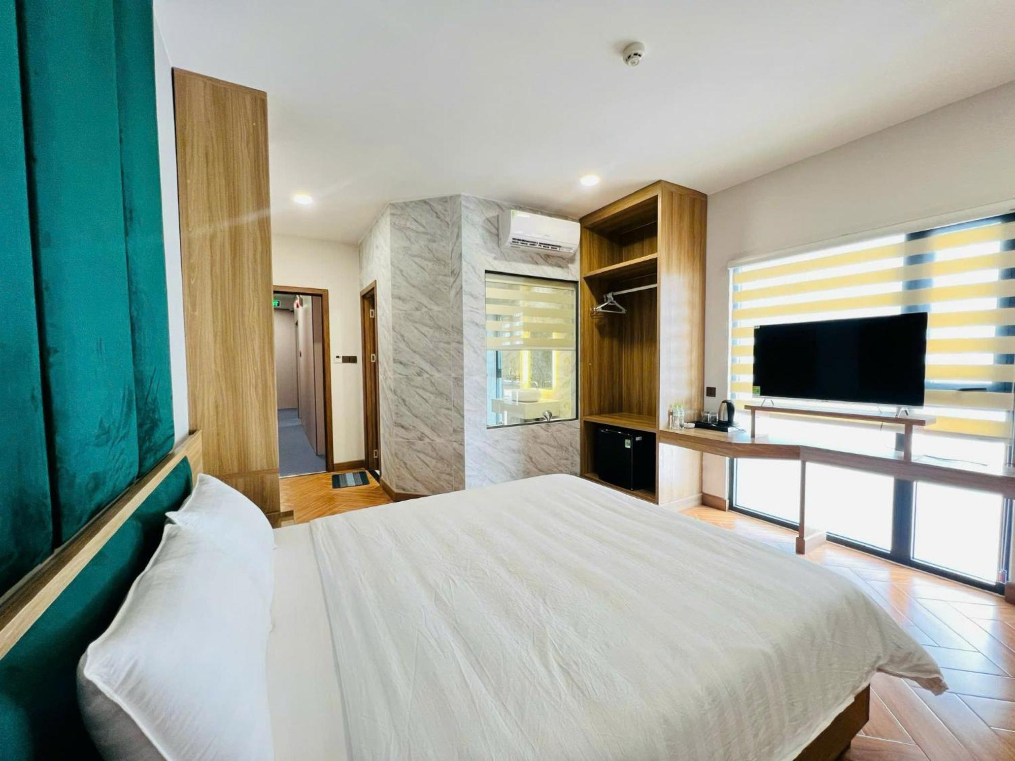 Tran Long Quan 12 Hotel