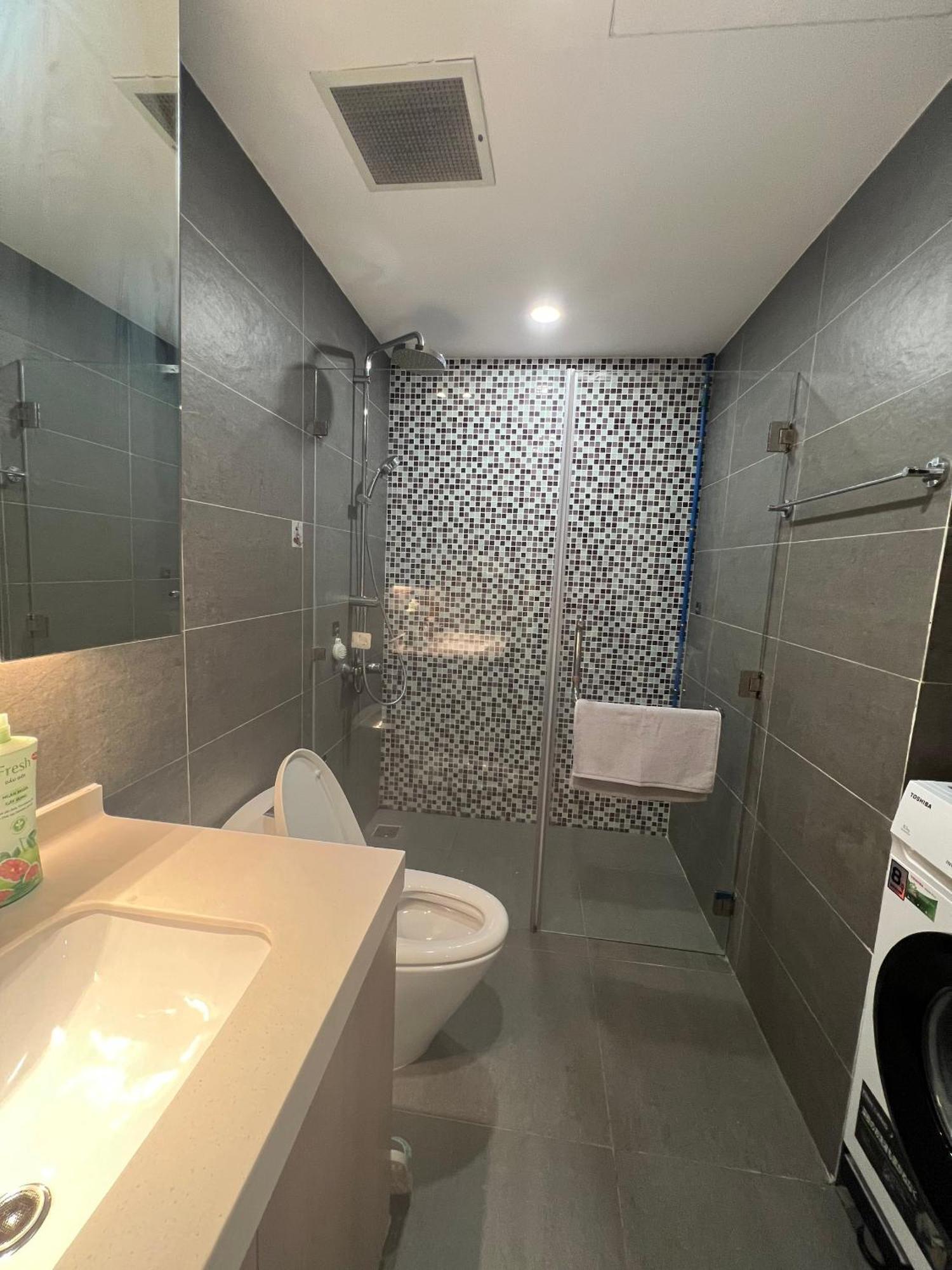 Serviced At Republic Plaza - Pool & View, Near T3 Airport Tan Son Nhat Apartment *