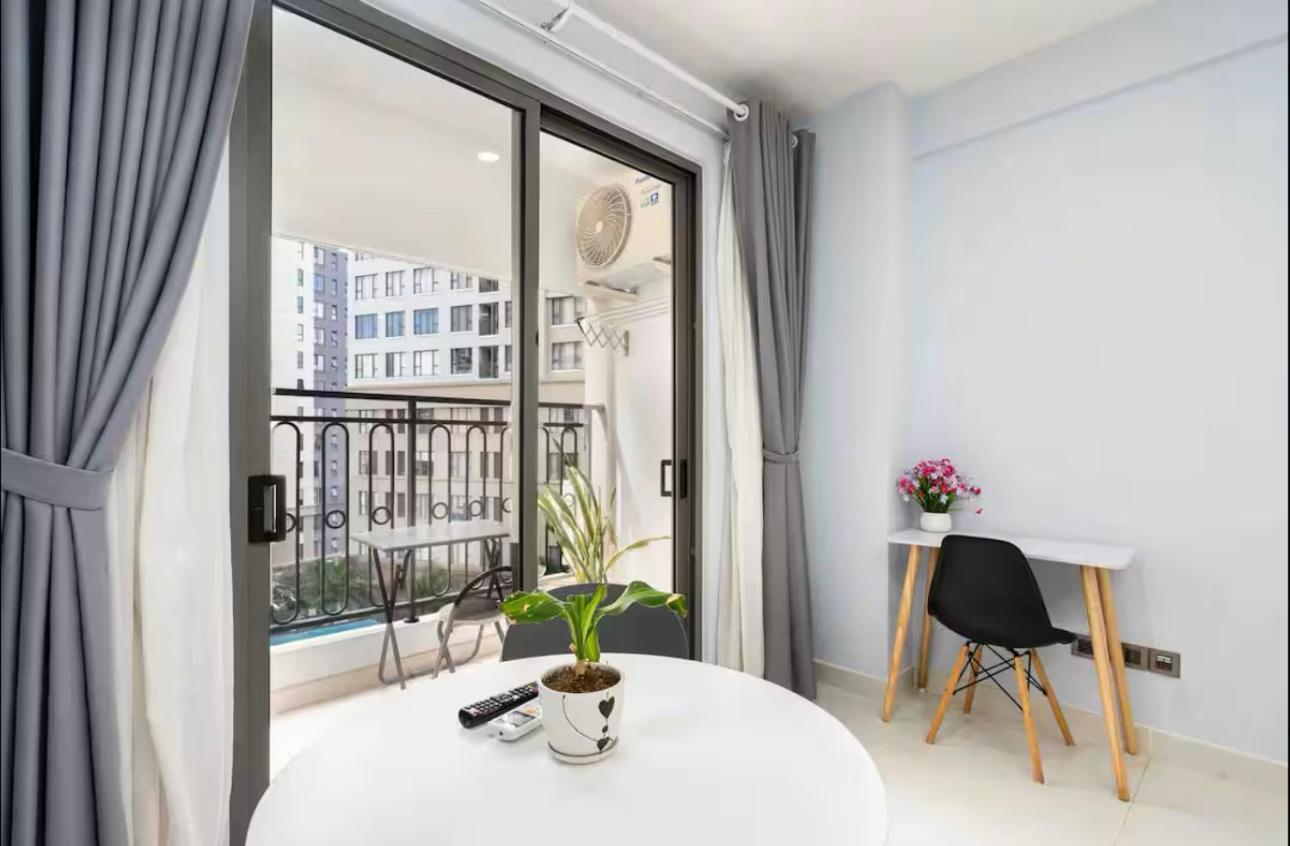 Aparthotel Saigon Royal D4 - Serene Pool View - Hana *