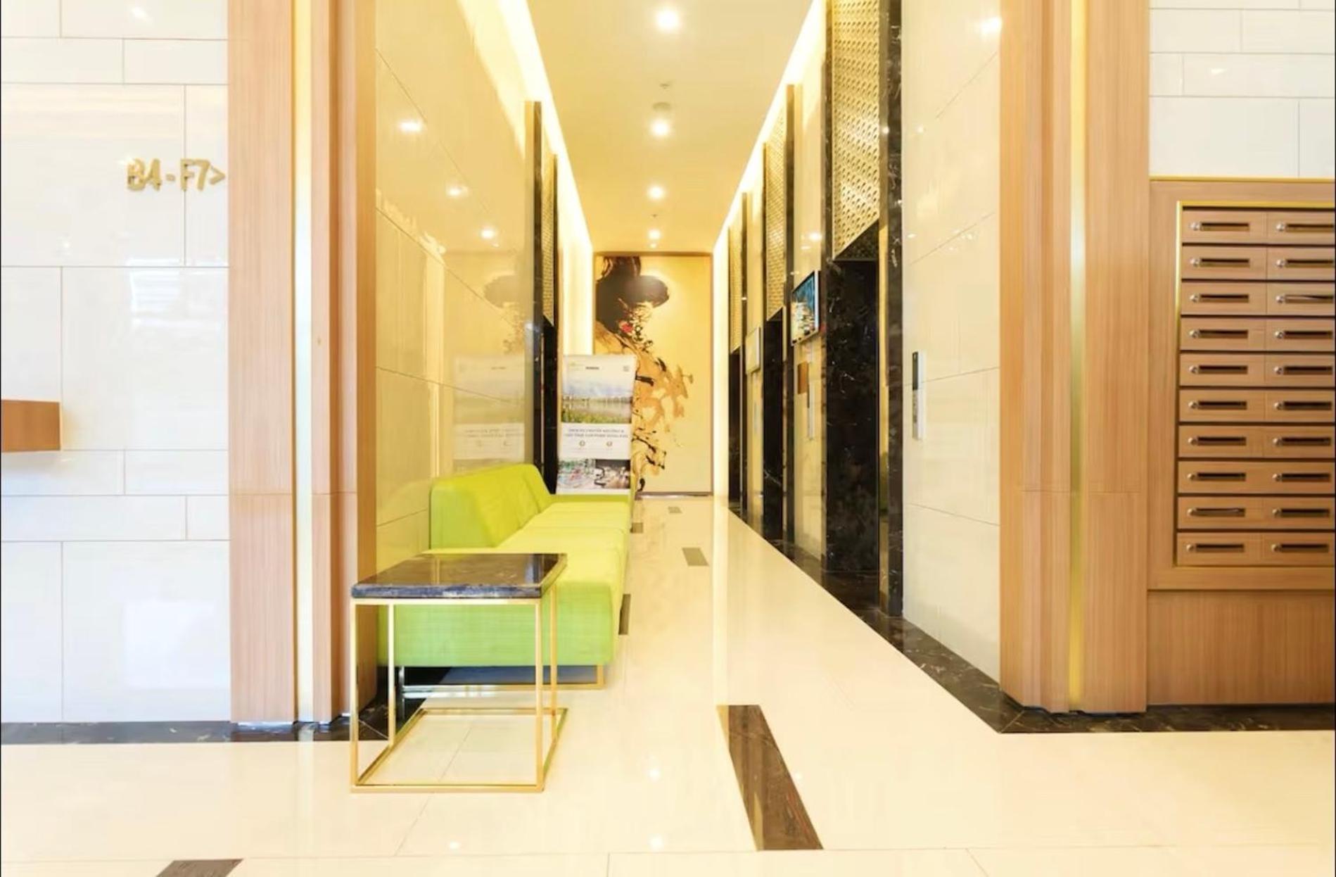 Zo Rivergate Center Free Pool Ho Chi Minh City