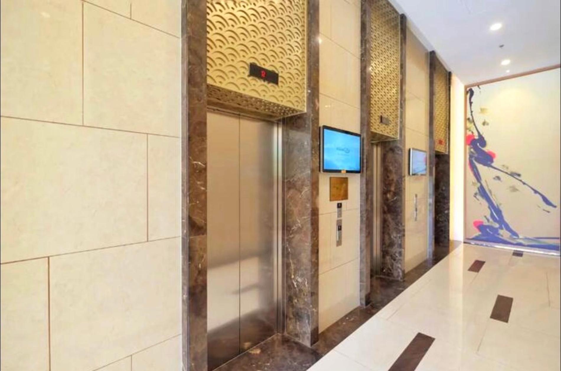 Zo Rivergate Center Free Pool * Ho Chi Minh City