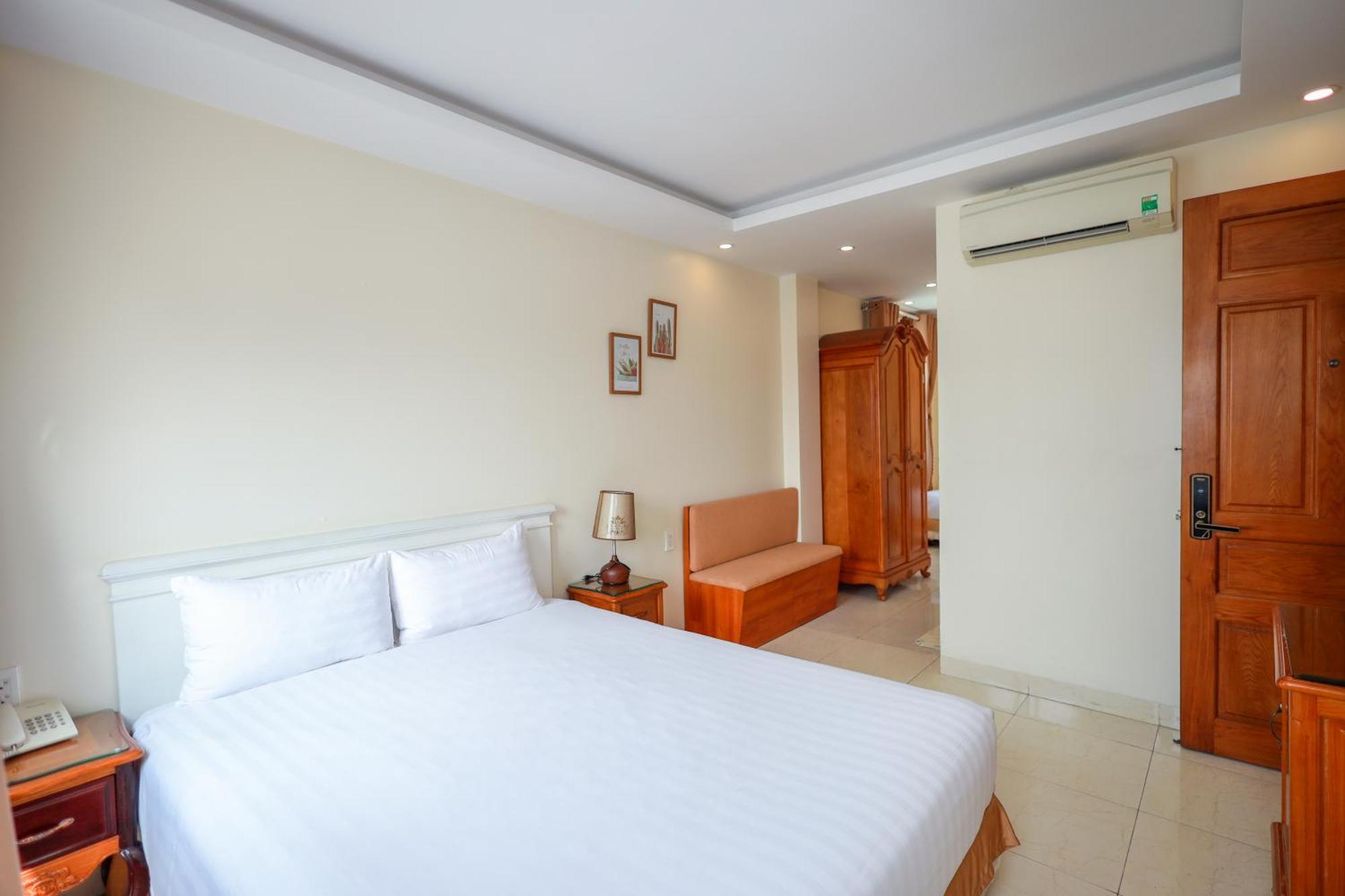Hotel Sazi Erato Airport Hotel