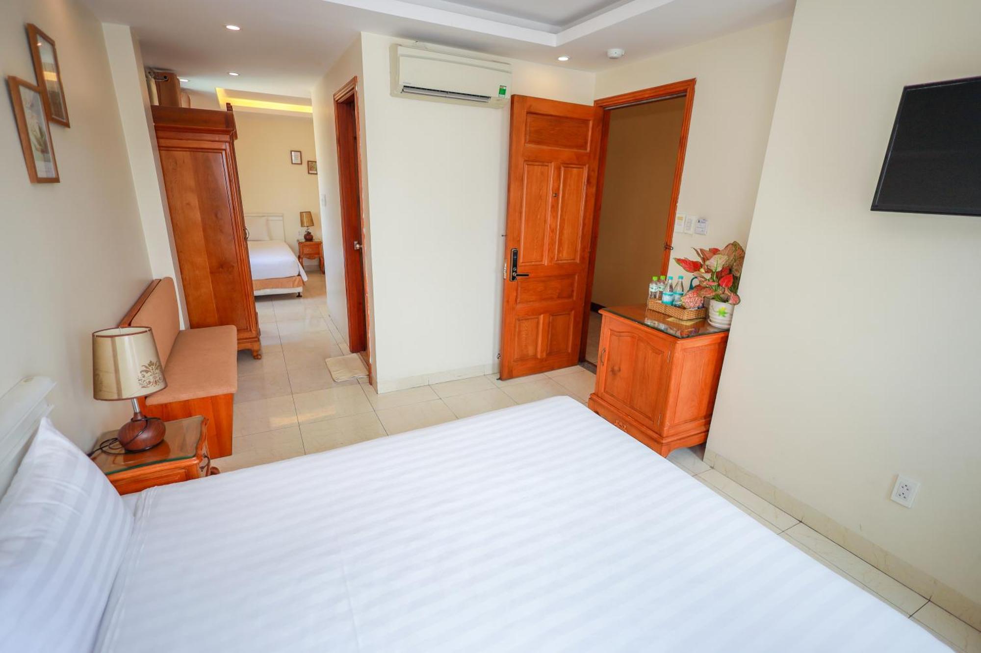 Hotel Sazi Erato Airport Hotel 2*