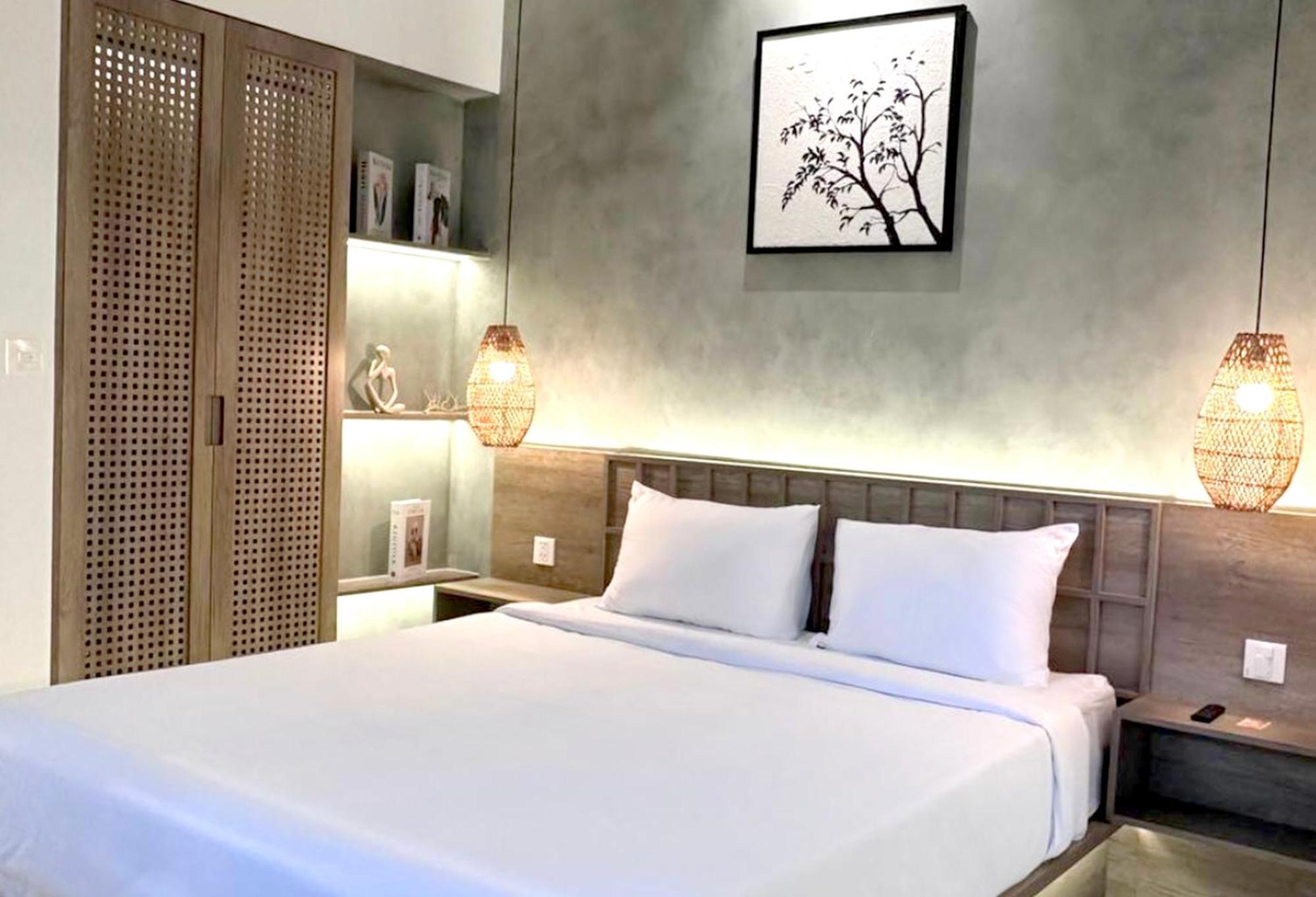 Kin Wander Tan Phong, The Moonage Ho Chi Minh City