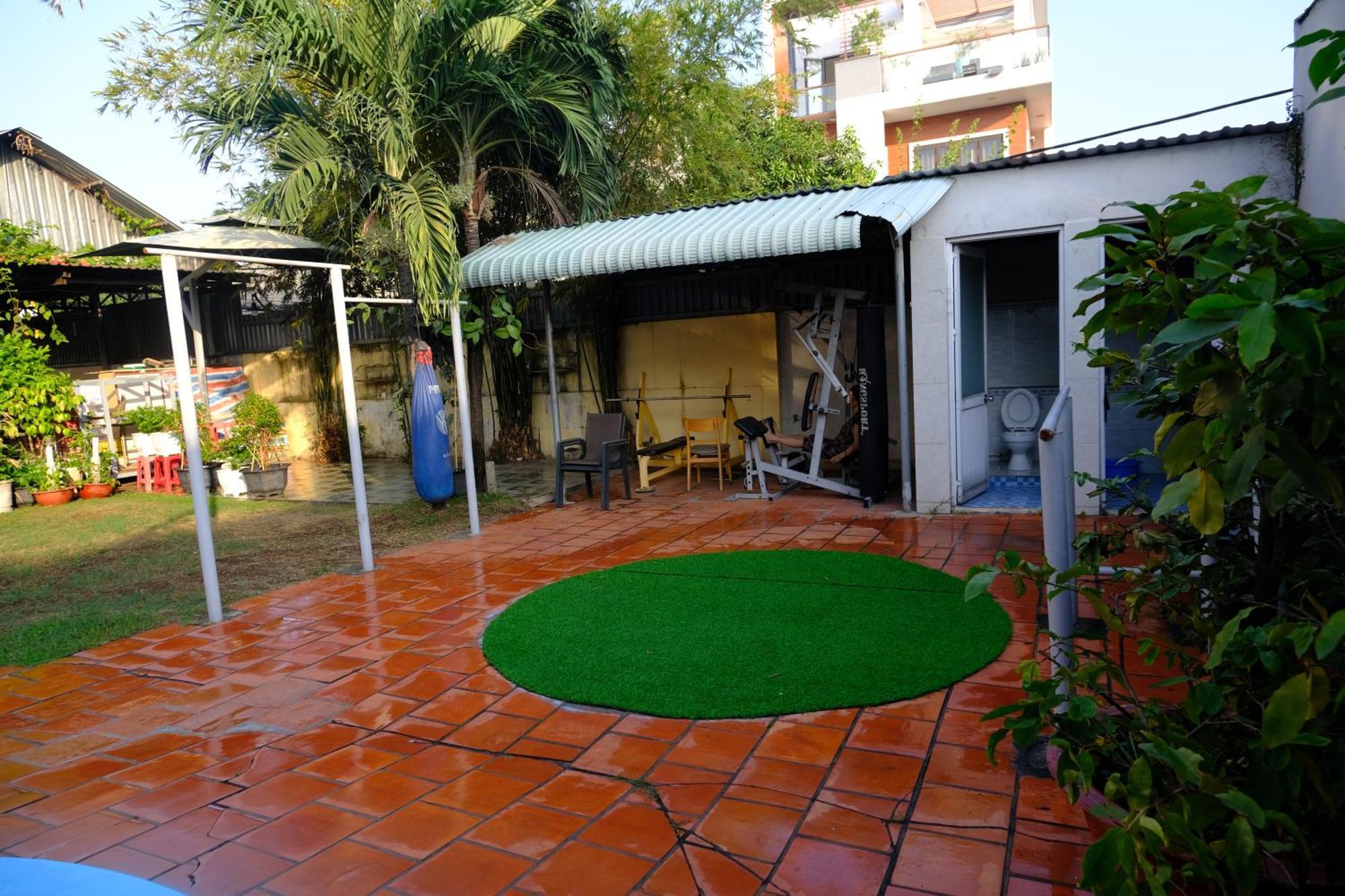 Khách sạn hẻo lánh Hoa Phat &