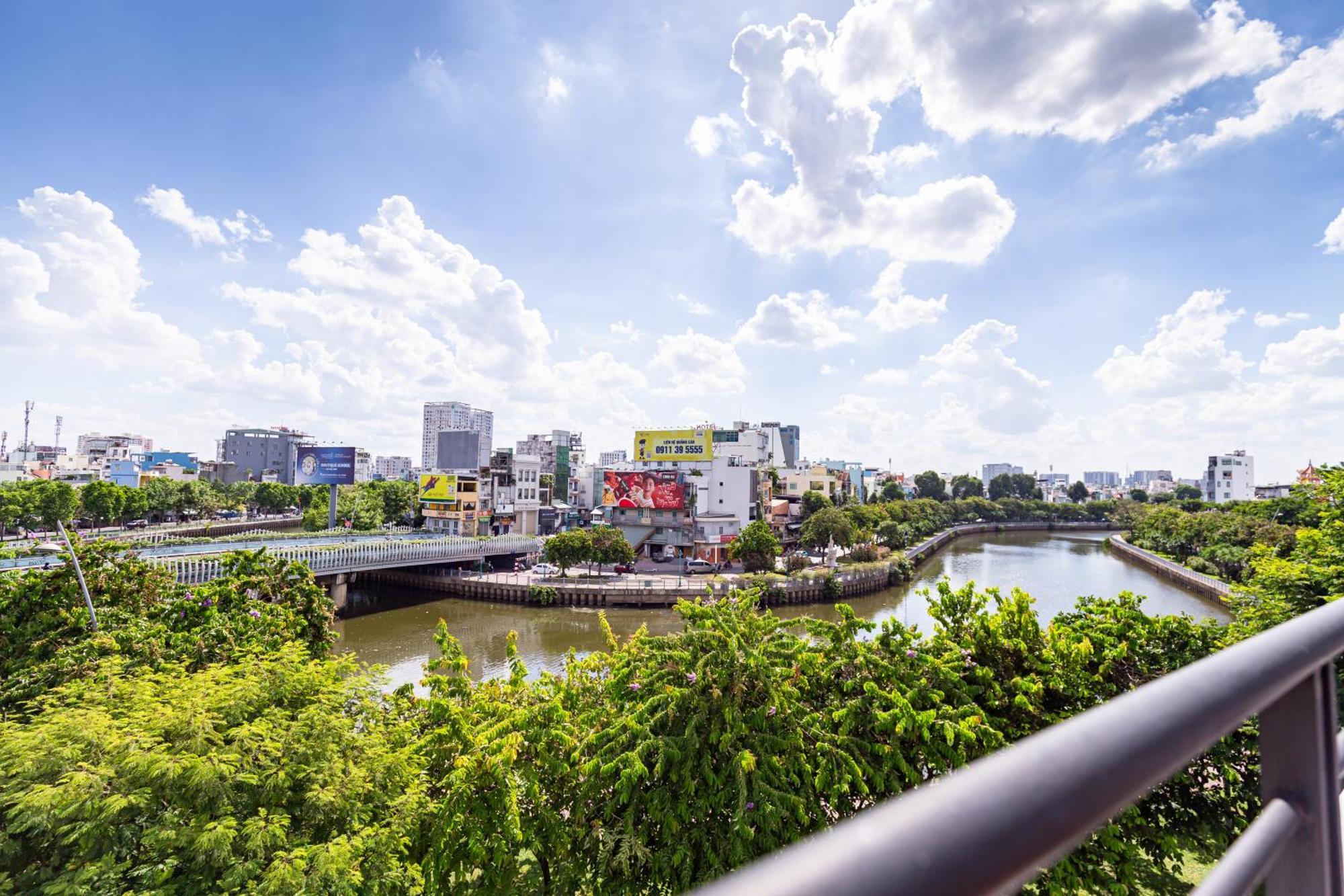 Cozy Riverview Of Livinginn