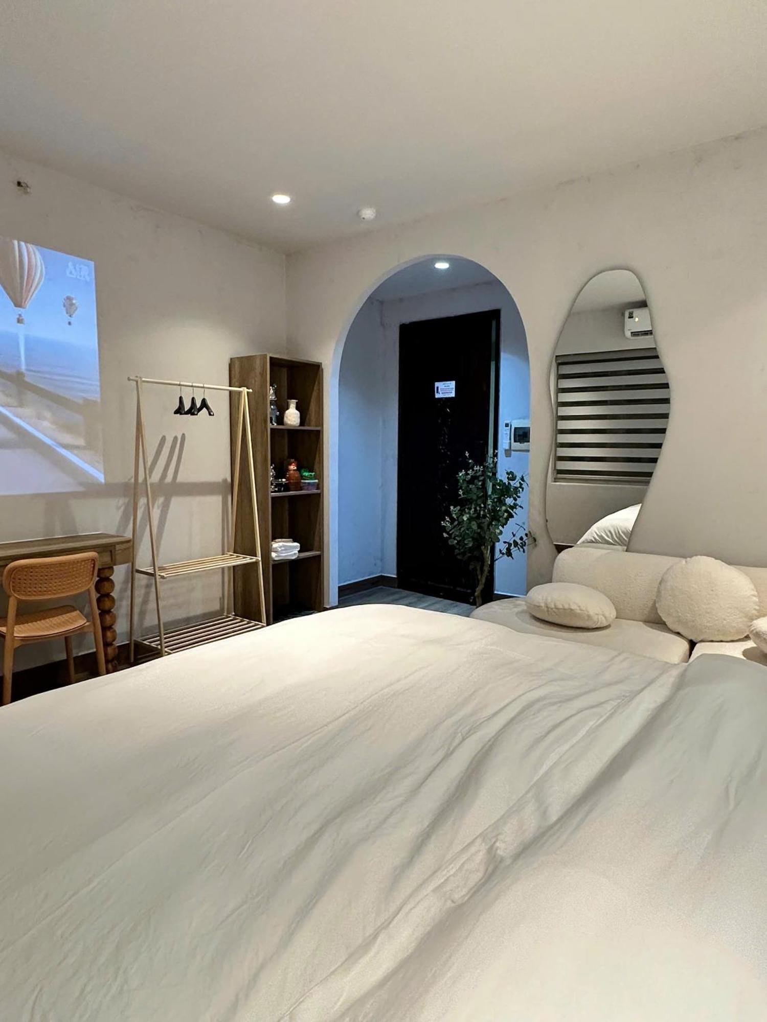 Zenhomestay - Truong Son, Quan 10 Ho Chi Minh City