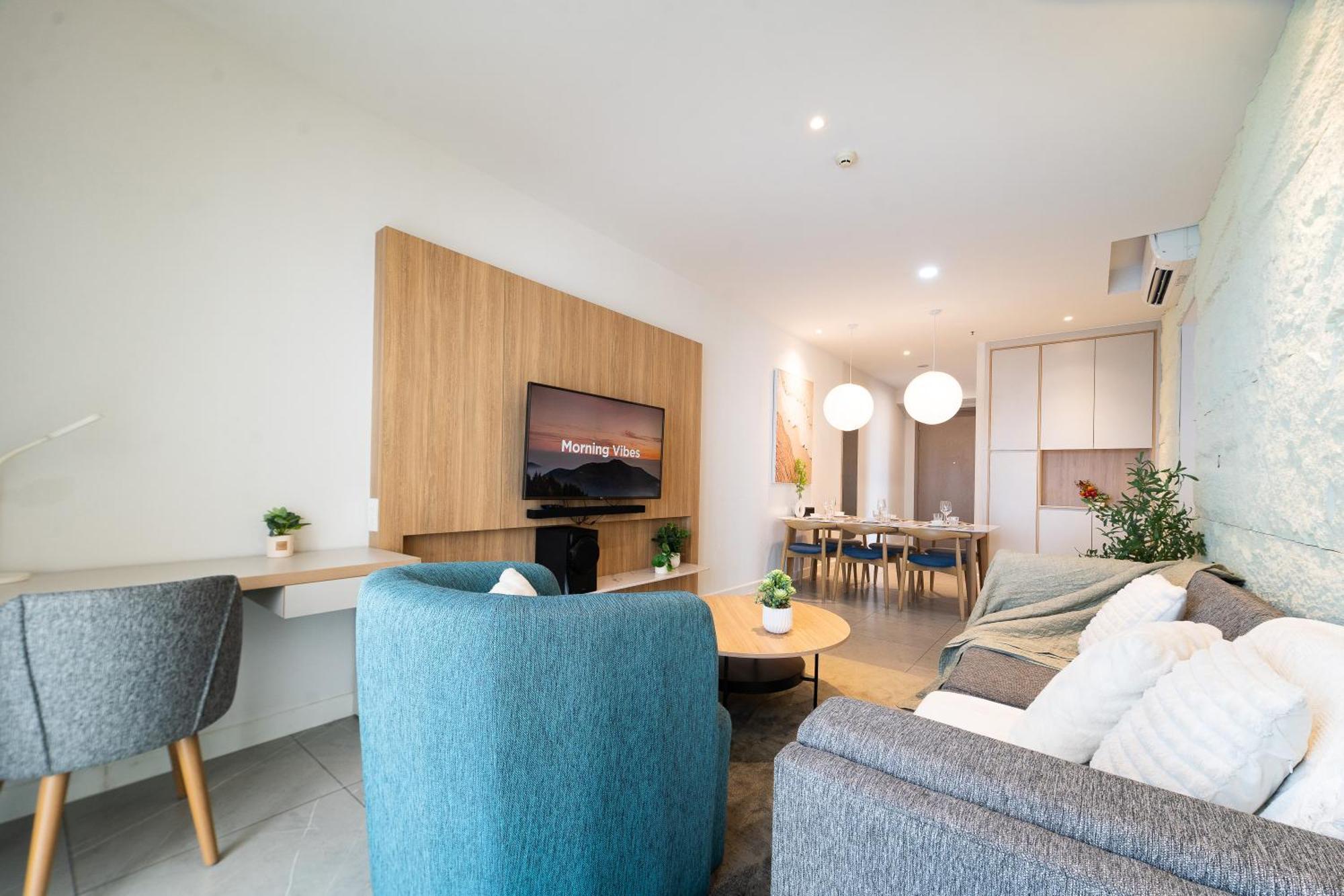 Modern District 1 2br&3br D1&zenity Outdoor Jacuzzi Pool Apartment