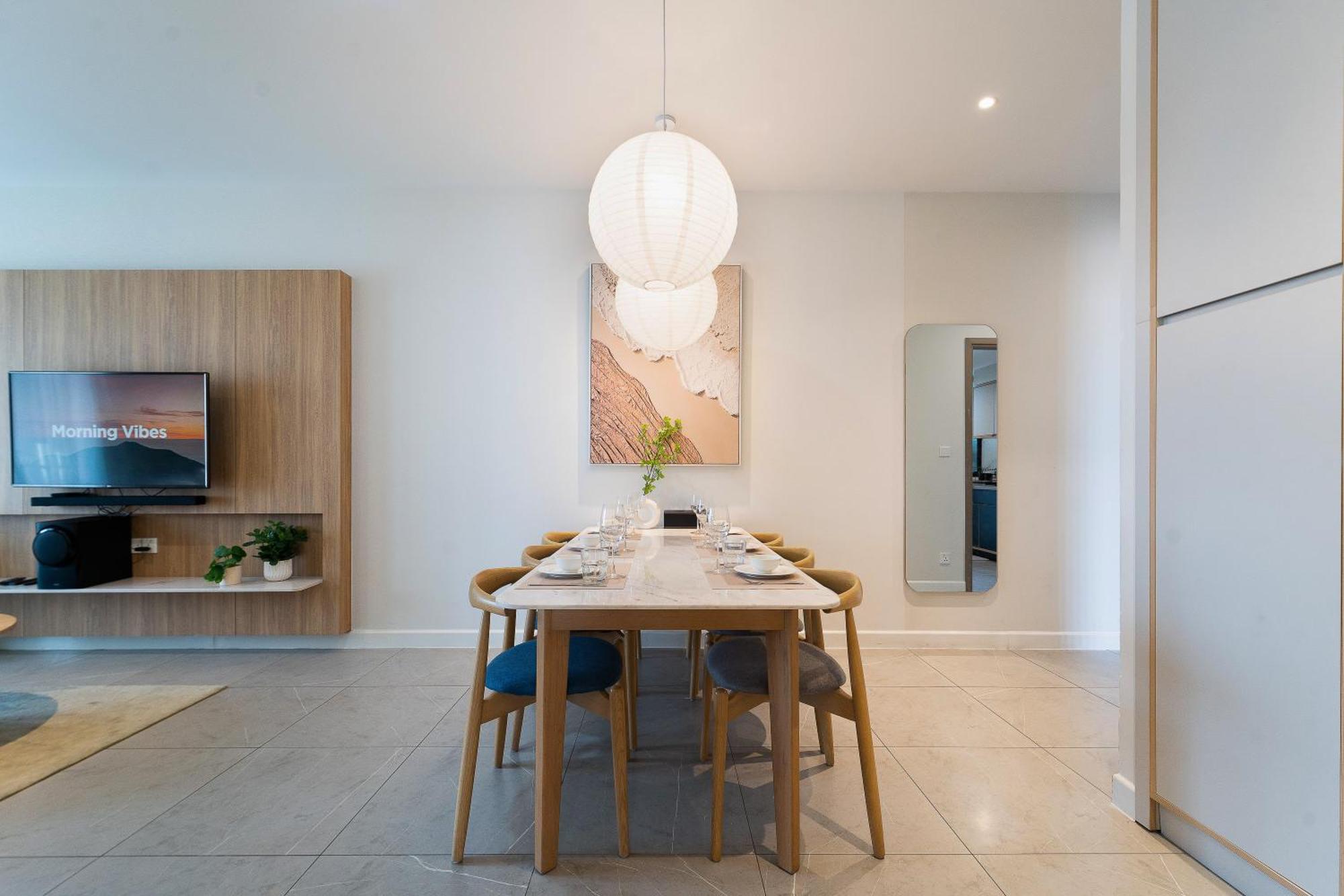 Modern District 1 2br&3br D1&zenity Outdoor Jacuzzi Pool Apartment