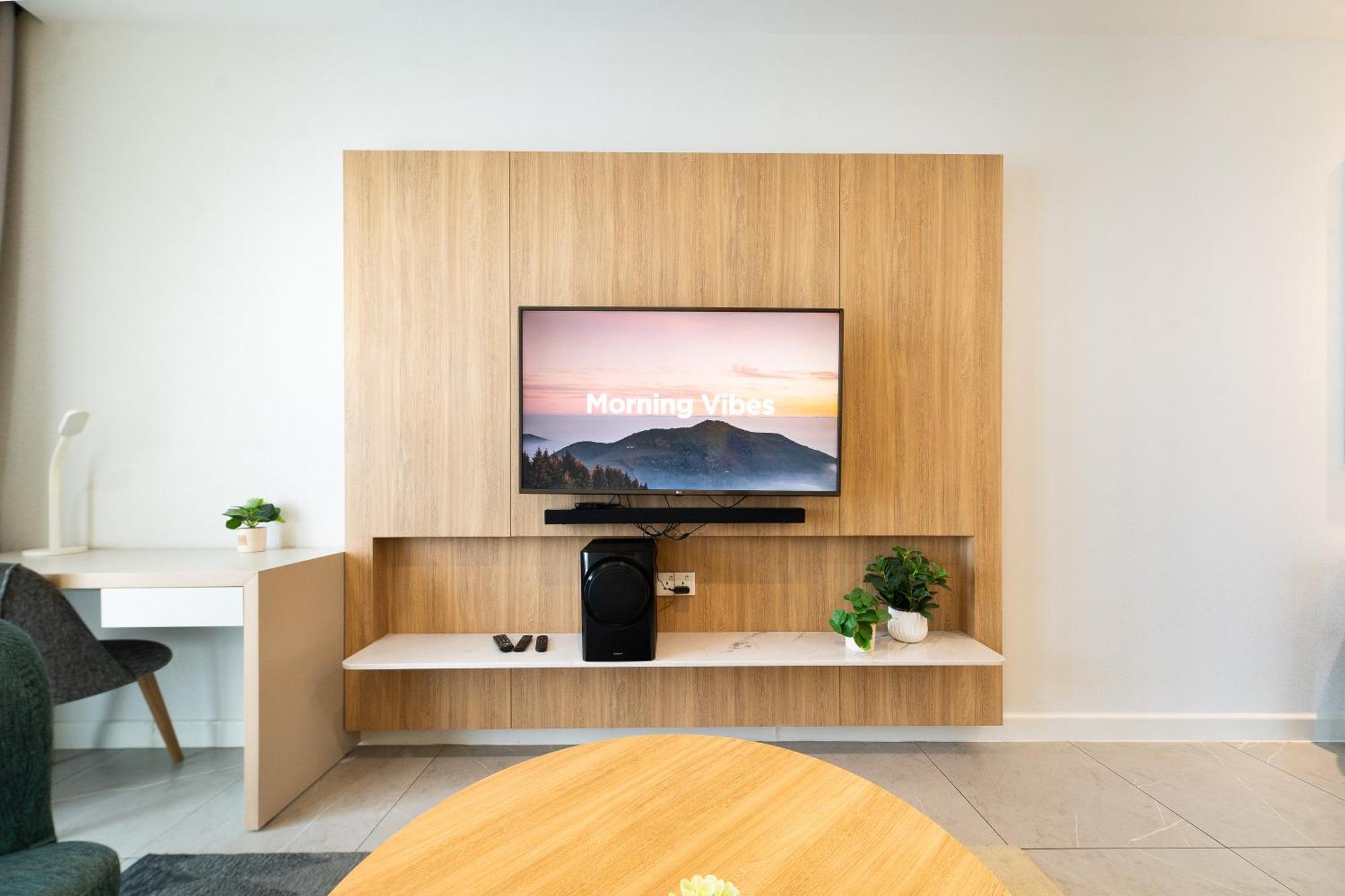 Modern District 1 2br&3br D1&zenity Outdoor Jacuzzi Pool Apartment *