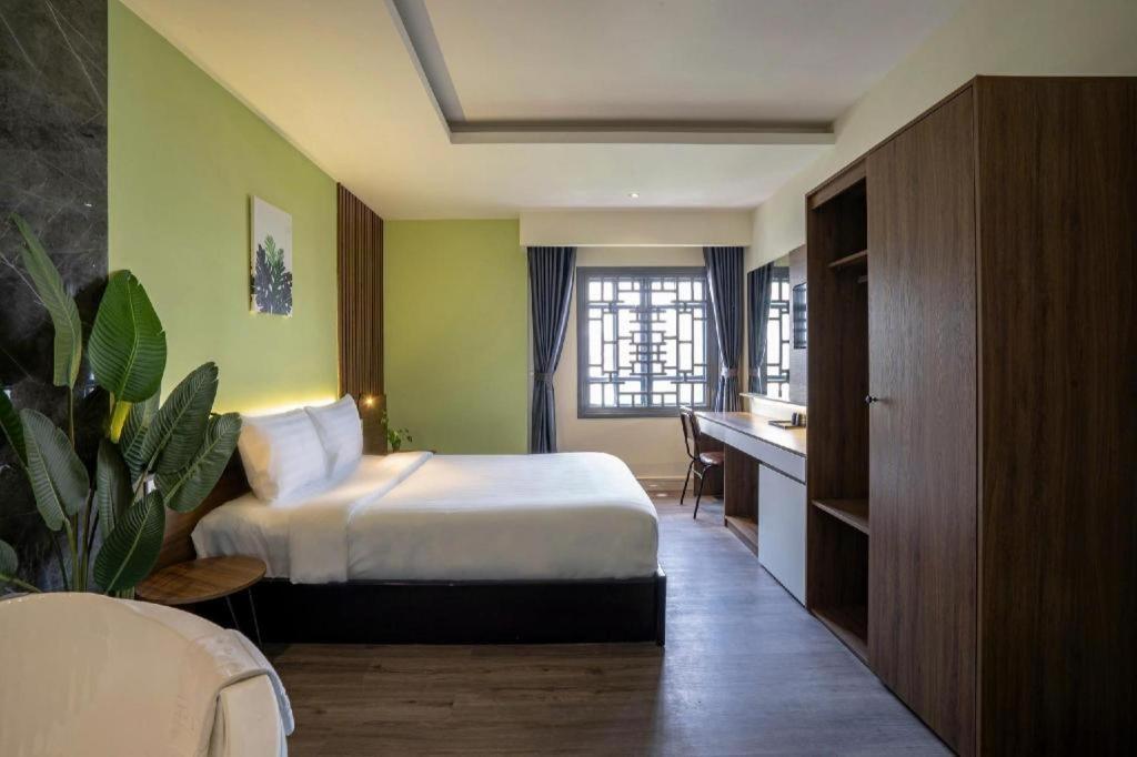 Khách sạn La Phan Huy Ich 3*