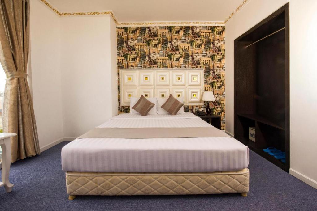 Golden Crown Saigon Hotel