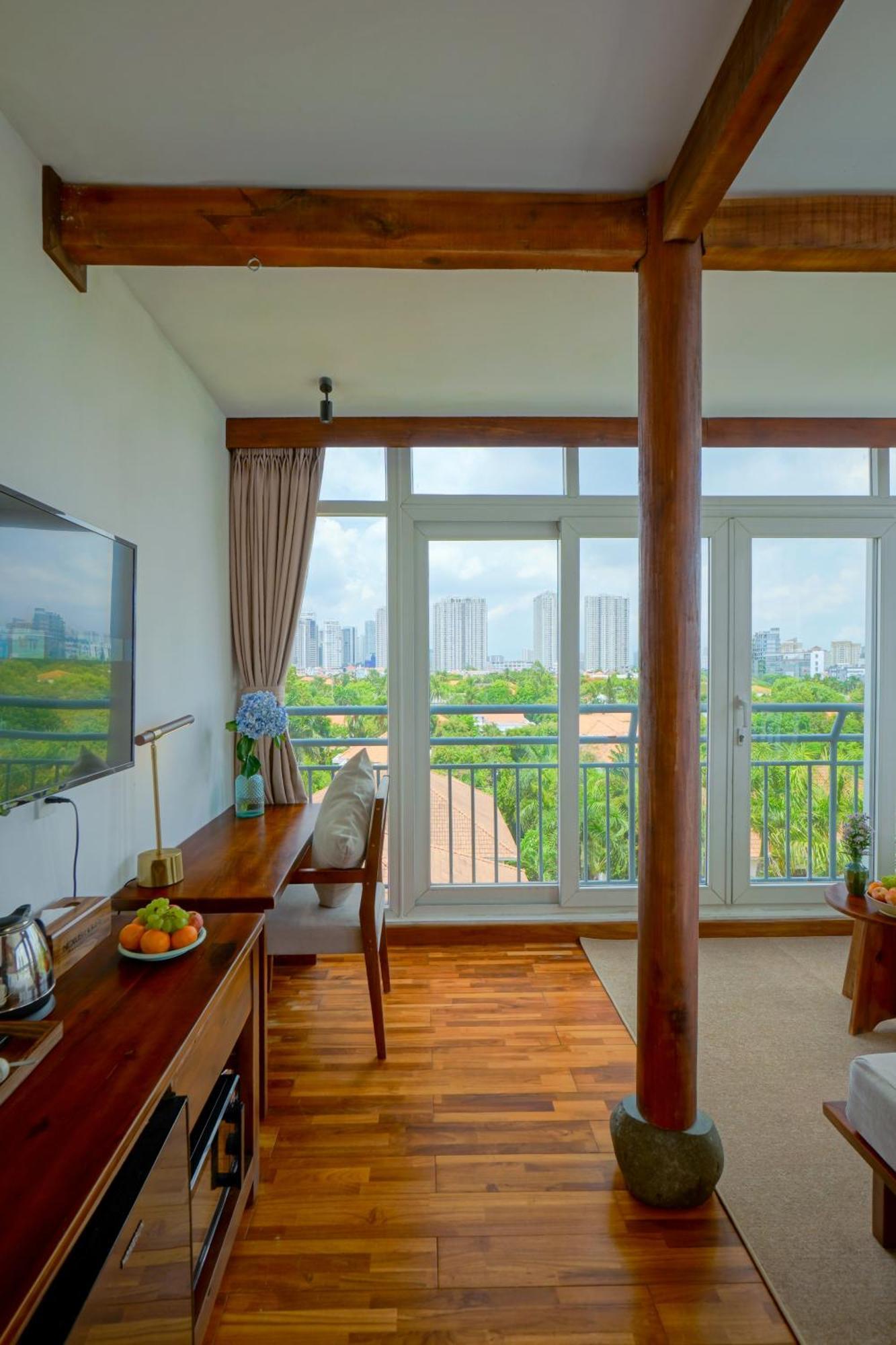Nexus House Lang Bao Chi Hotel 4*