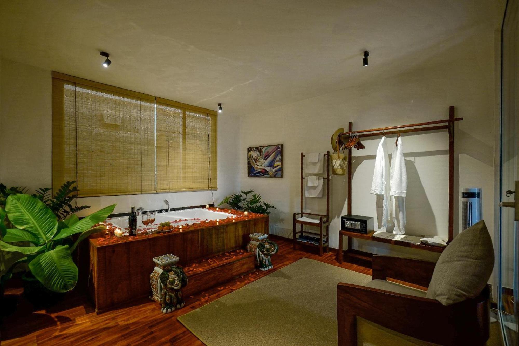 Hotel Nexus House Lang Bao Chi 4*