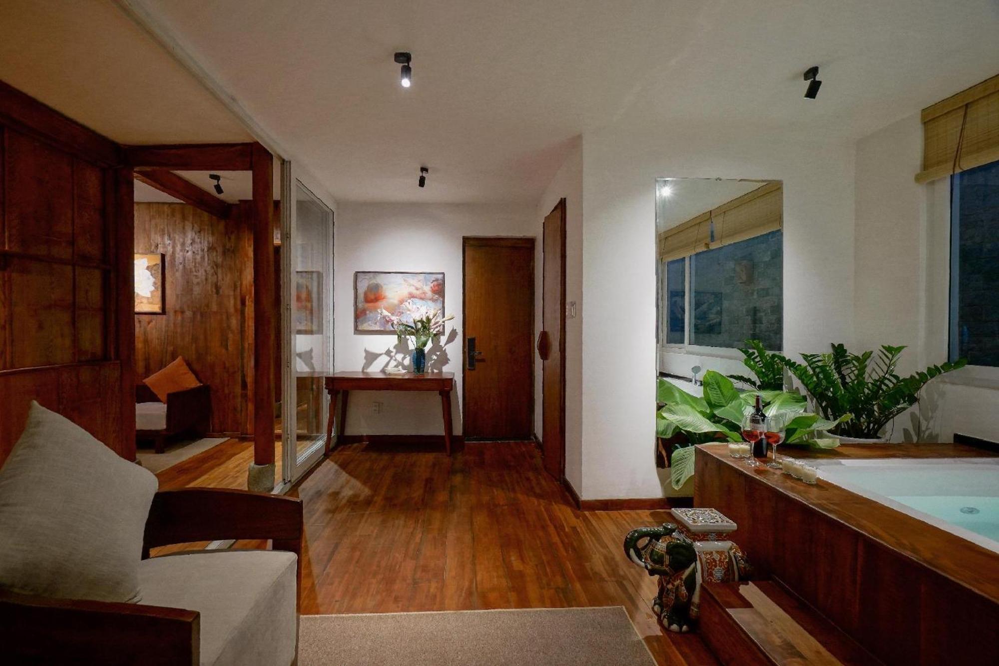 Nexus House Lang Bao Chi Hotel
