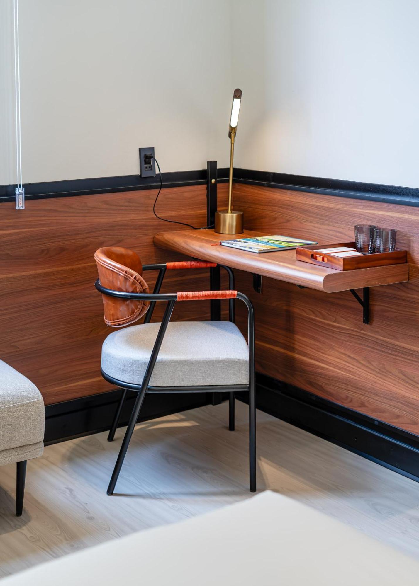 Metrolux Contemporary Hotel 4*