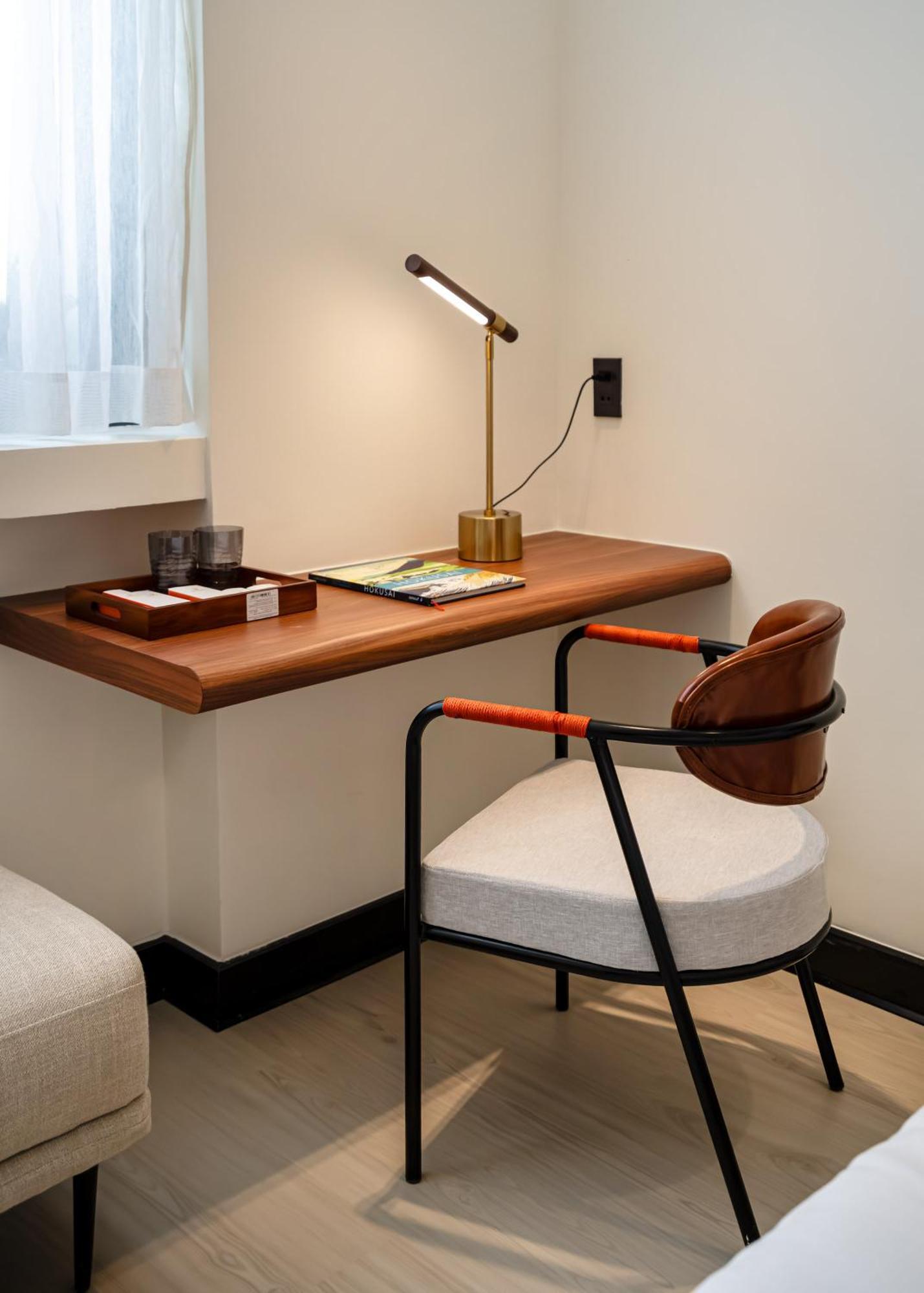 Metrolux Contemporary Hotel 4*
