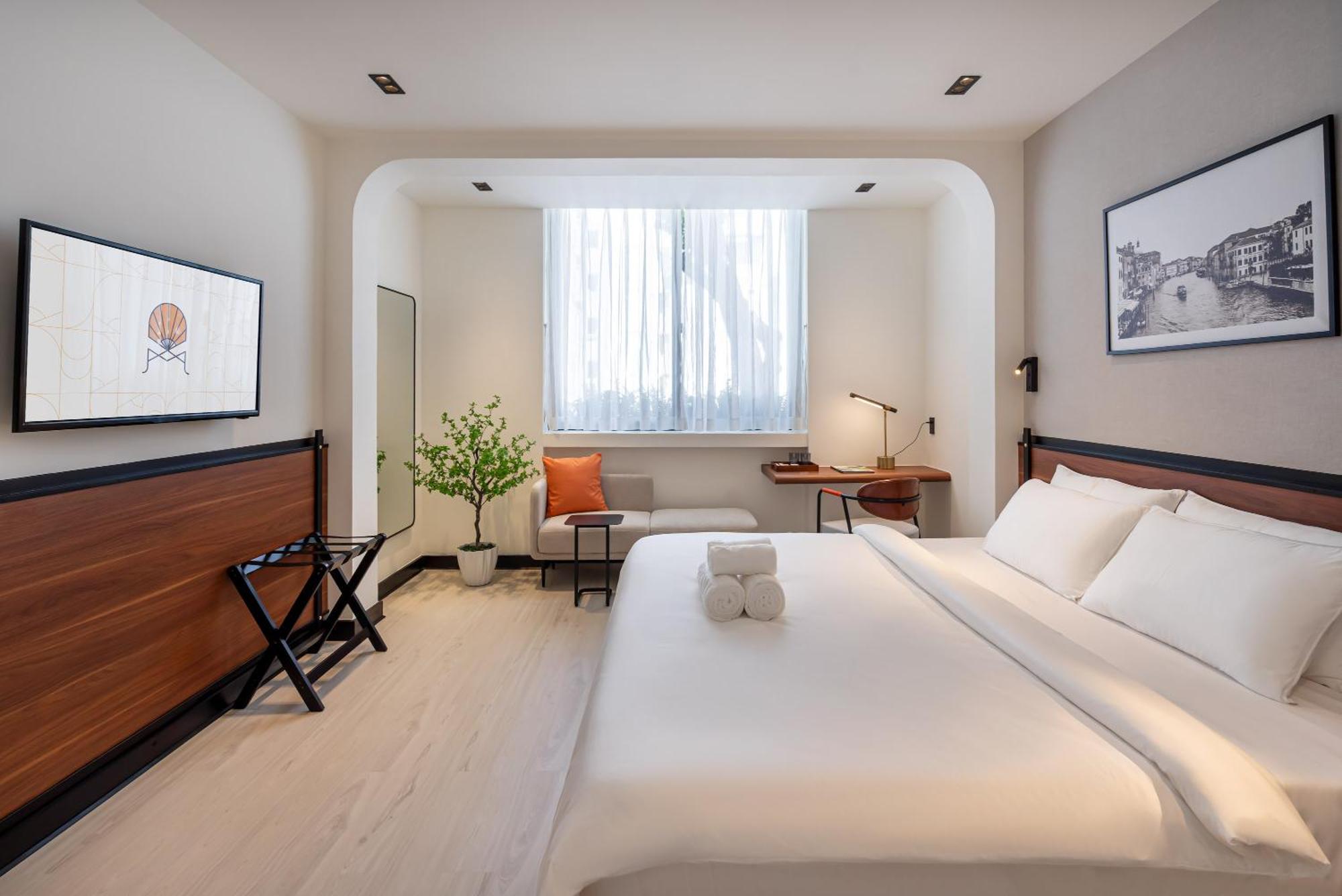Metrolux Contemporary Hotel