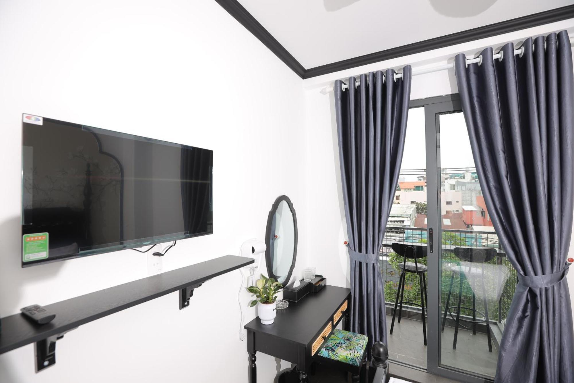 Phu Gia 228 Le Luong Hotel