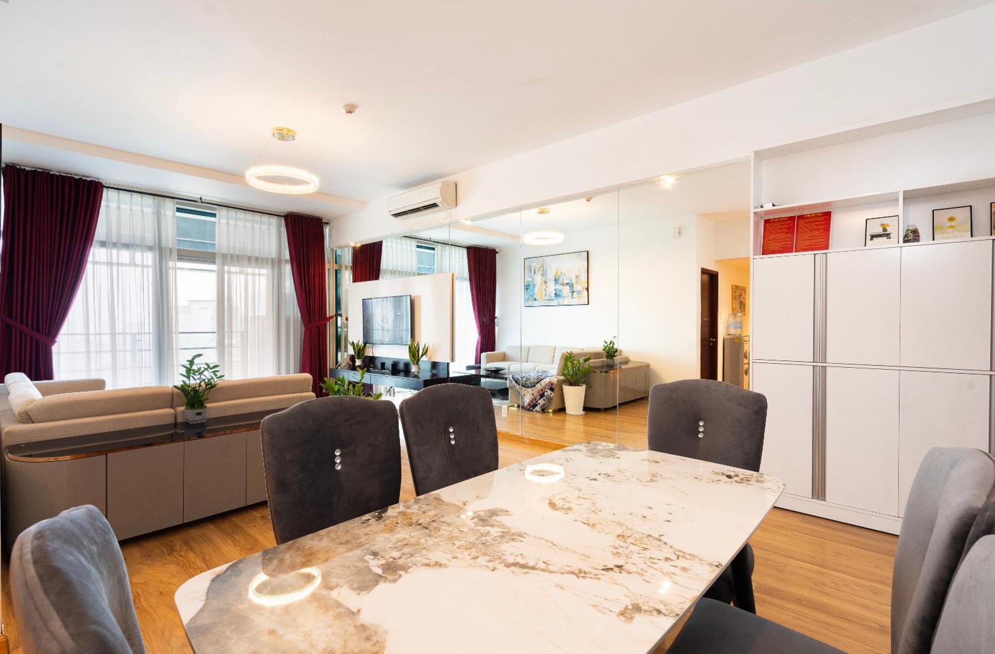 Justay Sailing Tower Hotel 5*