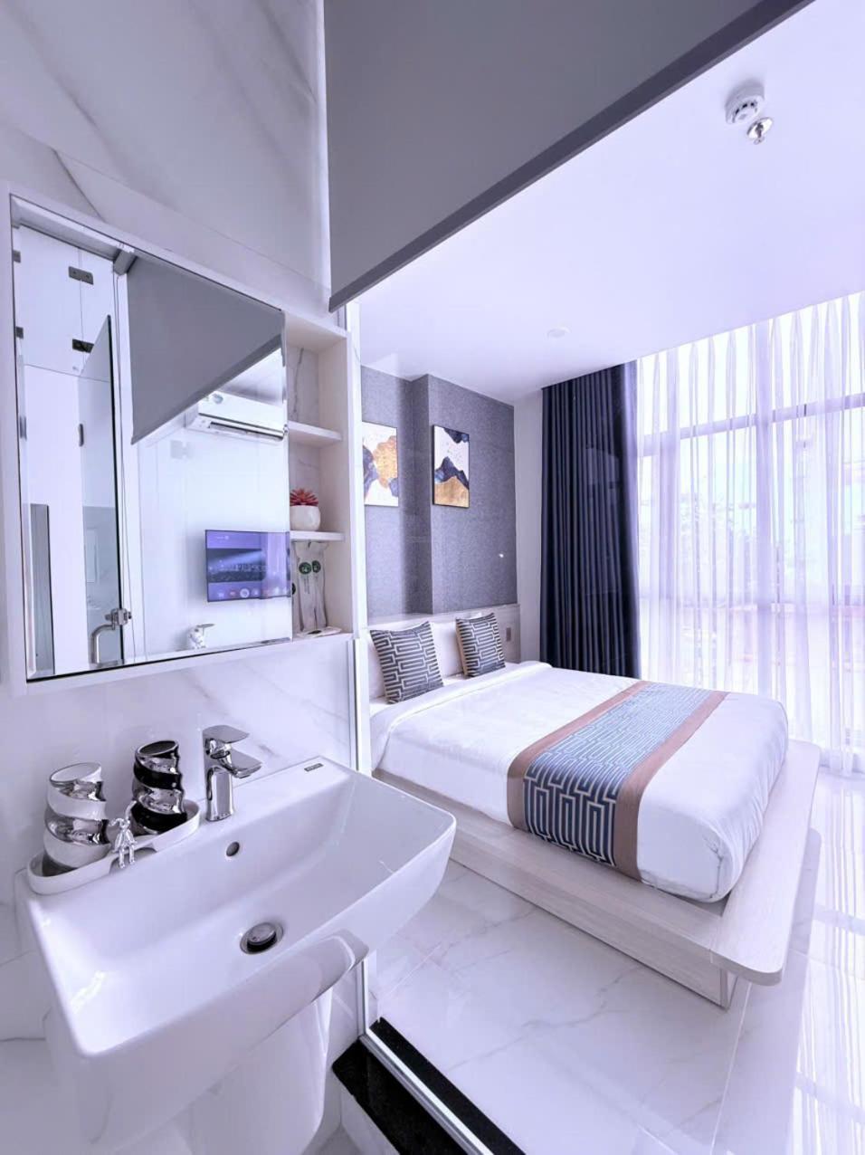 Hotel The Luxury Ho Chi Minh City