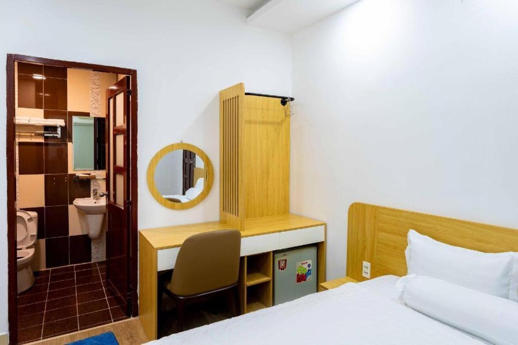 Hotel Tuan Viet Dinh Tien Hoang *