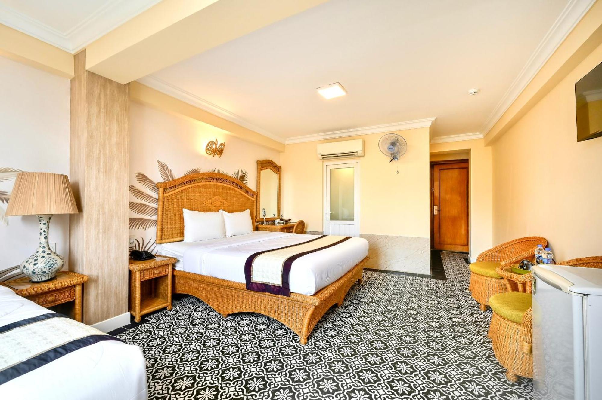 Khách sạn Spring House 3*