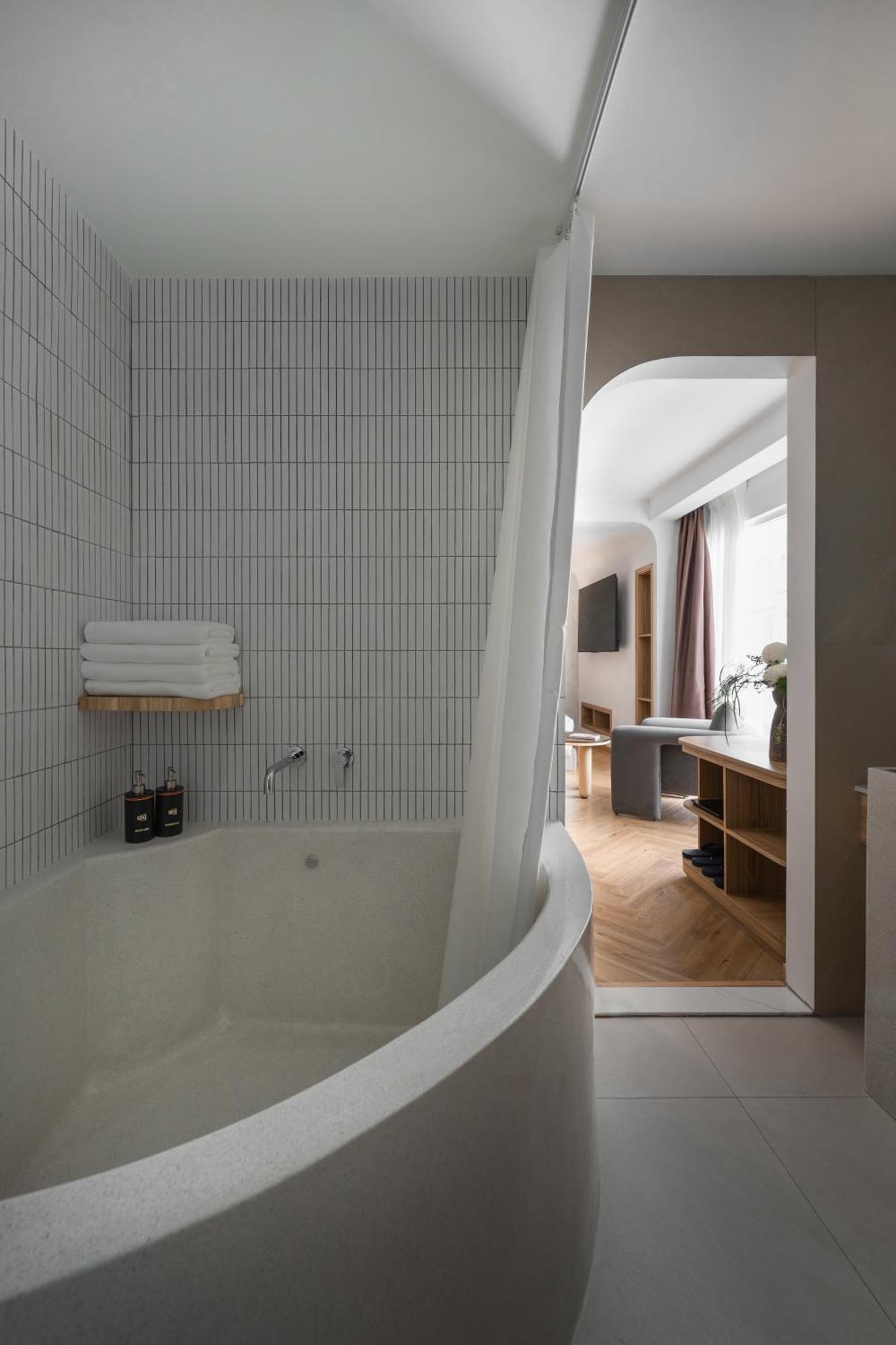 Khách sạn Kin Thai Lung 4*