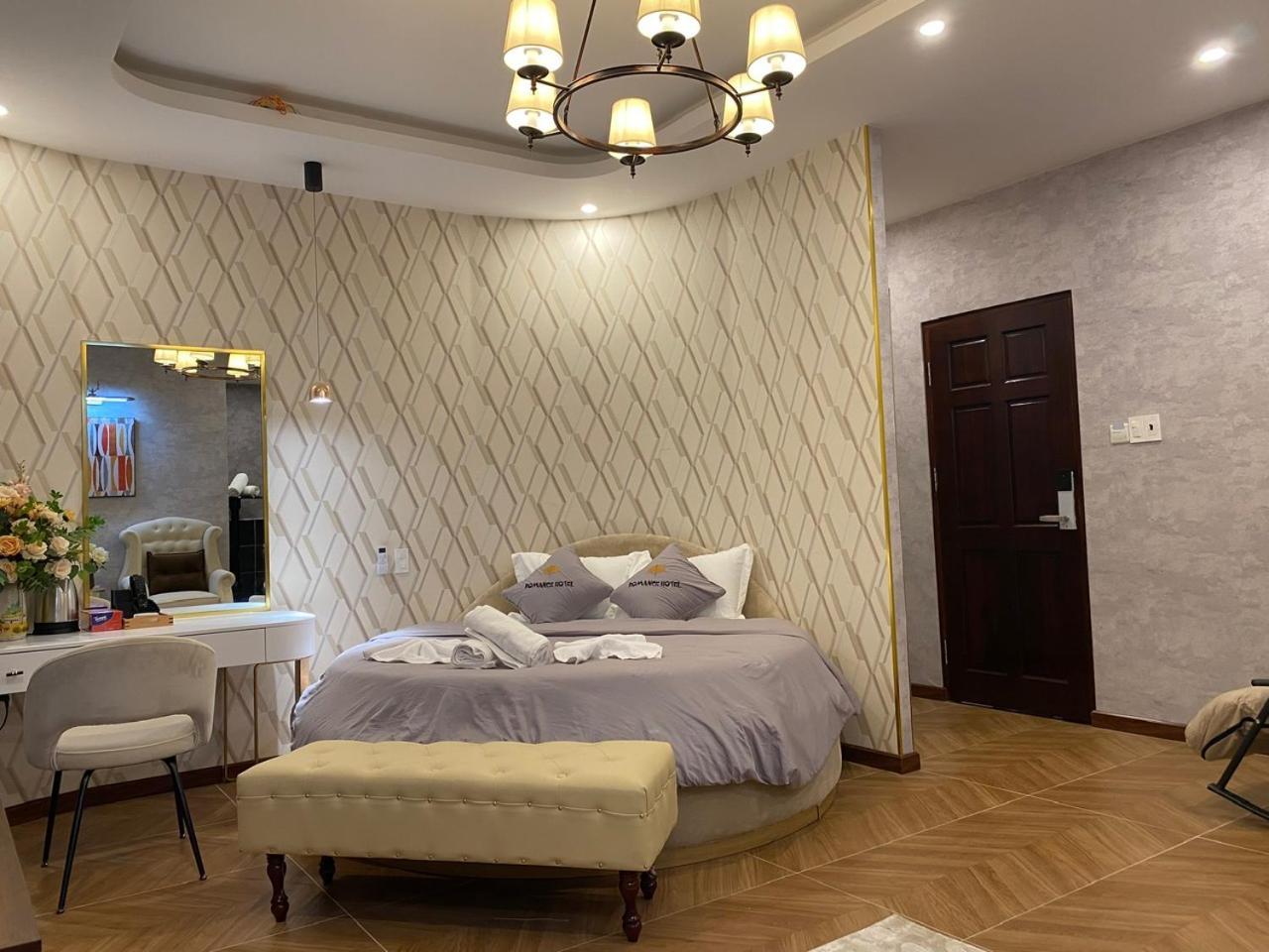 Romance Hotel