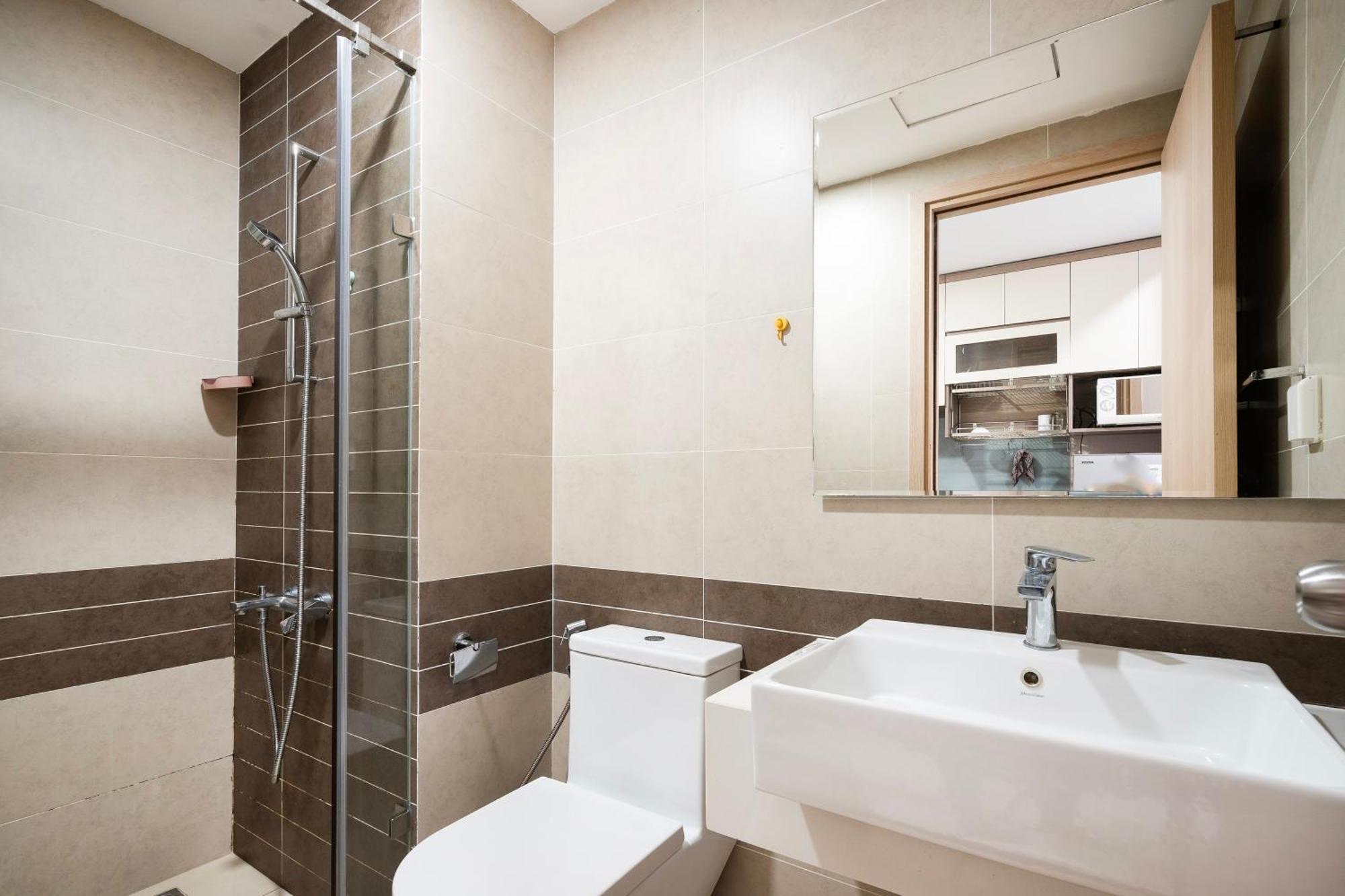 Apartment Refined Saigon - Rivergate Aparment - Free Pool, Free Internet Sim For 3 Nights, Free Pick Up For 5 Nights