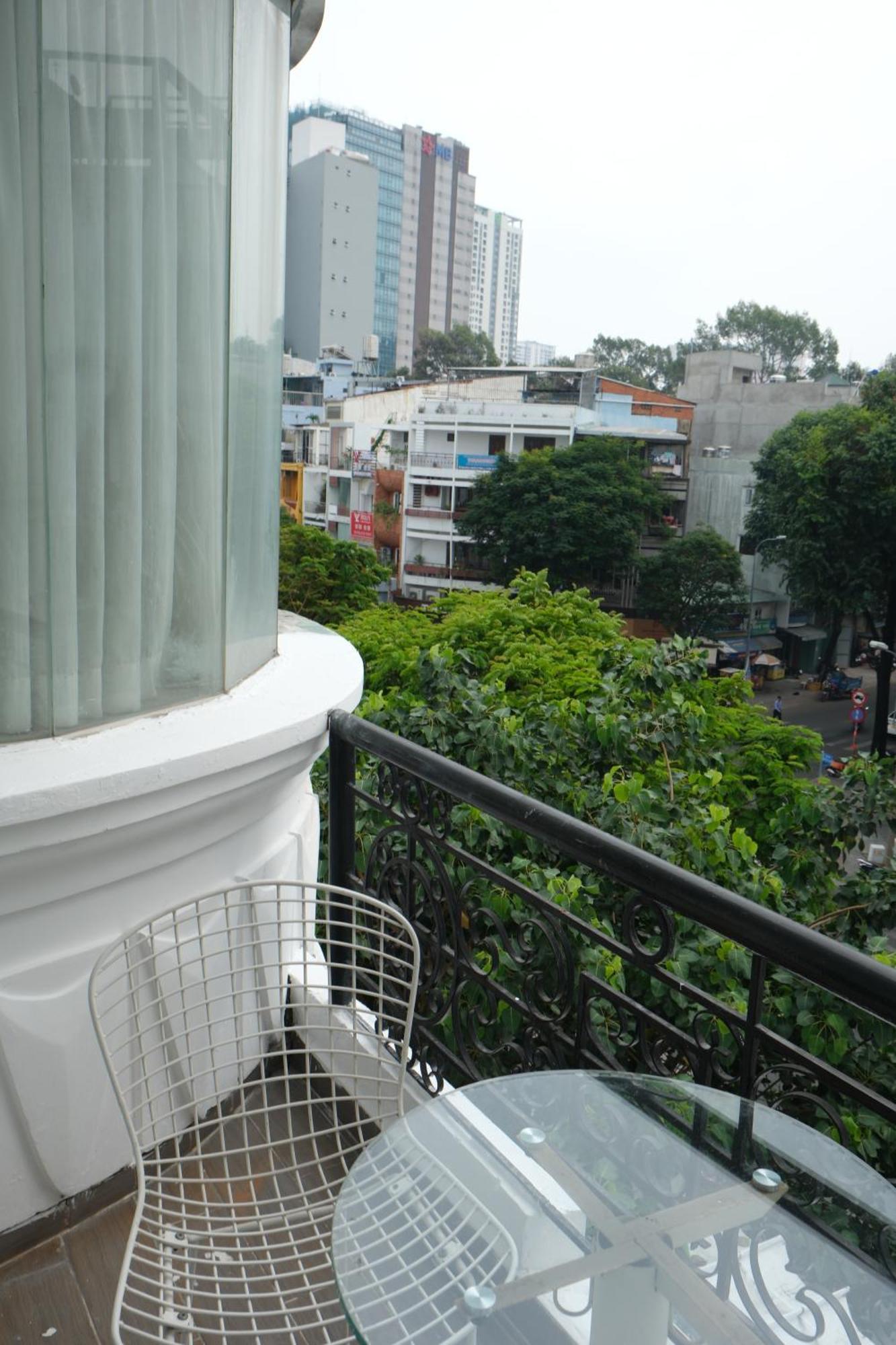 Khách sạn hẻo lánh Saigon Sunset - 100m To Bui Vien Walking Street TP. Hồ Chí Minh