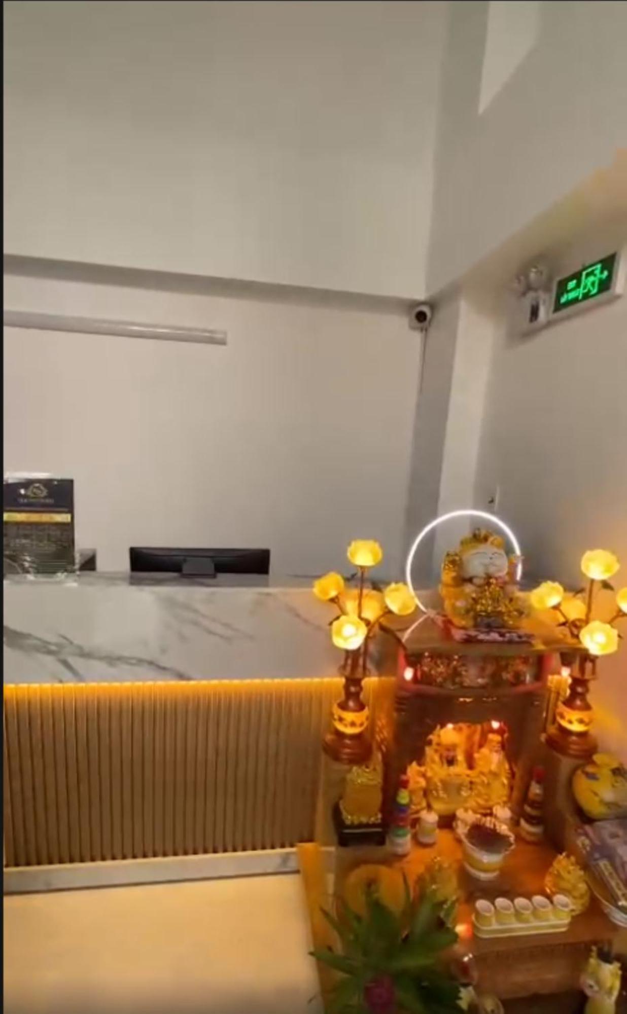 Golden Hotel *
