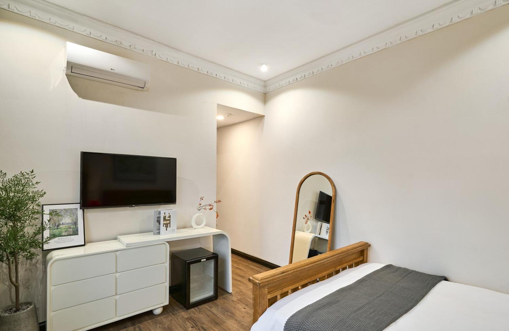 Hotel The Passion Lux Airport