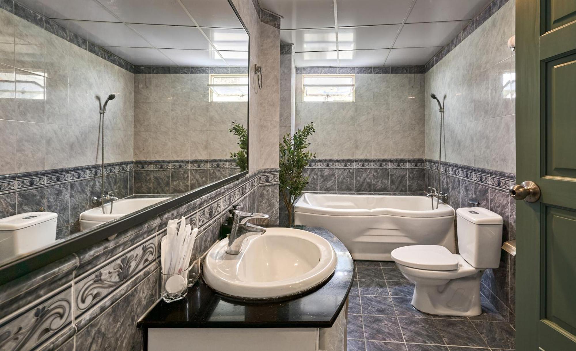 Hotel The Passion Lux Airport