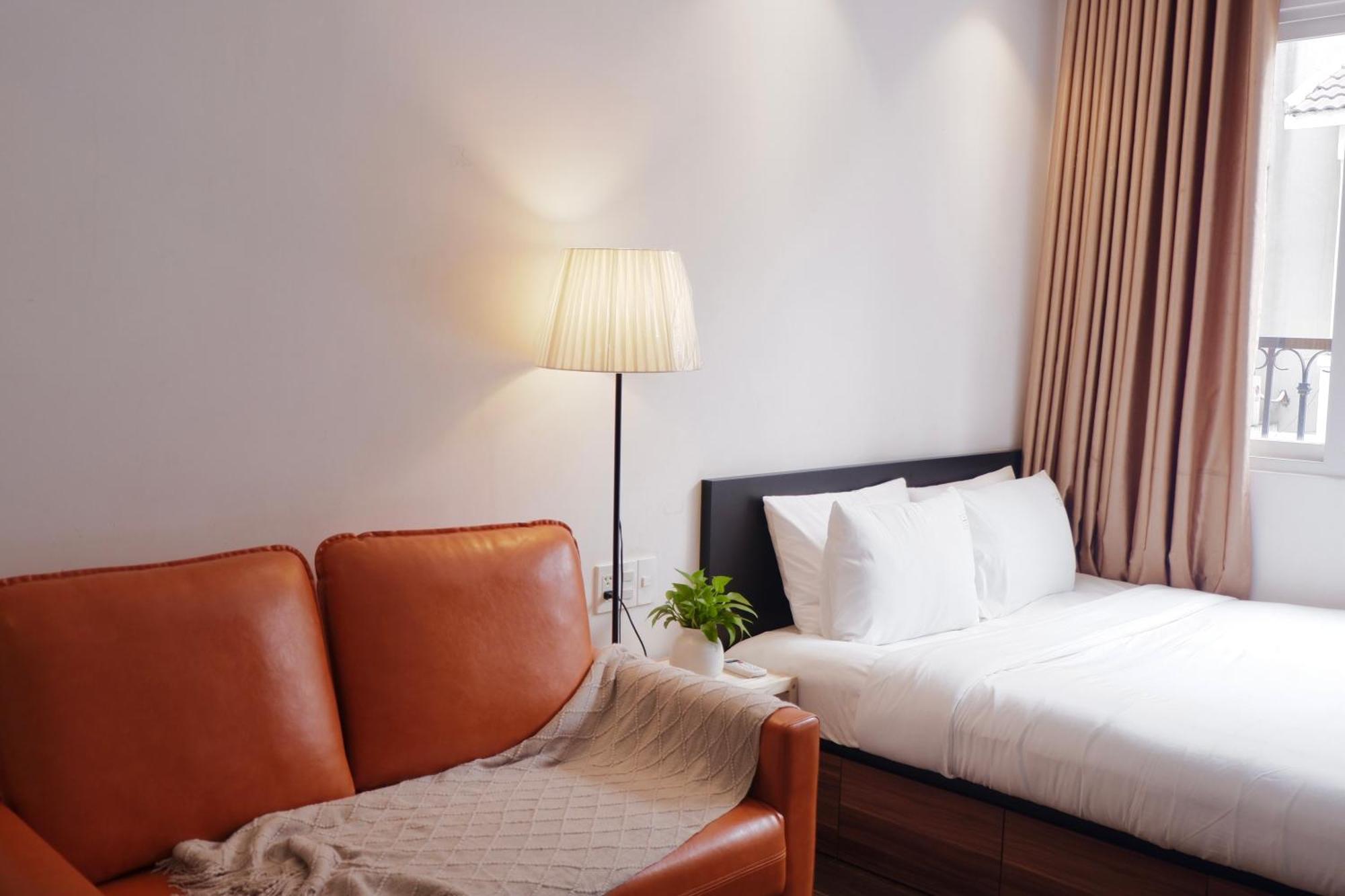 Cozy Minimalist Near Bui Vien Walking Street, District 1 *