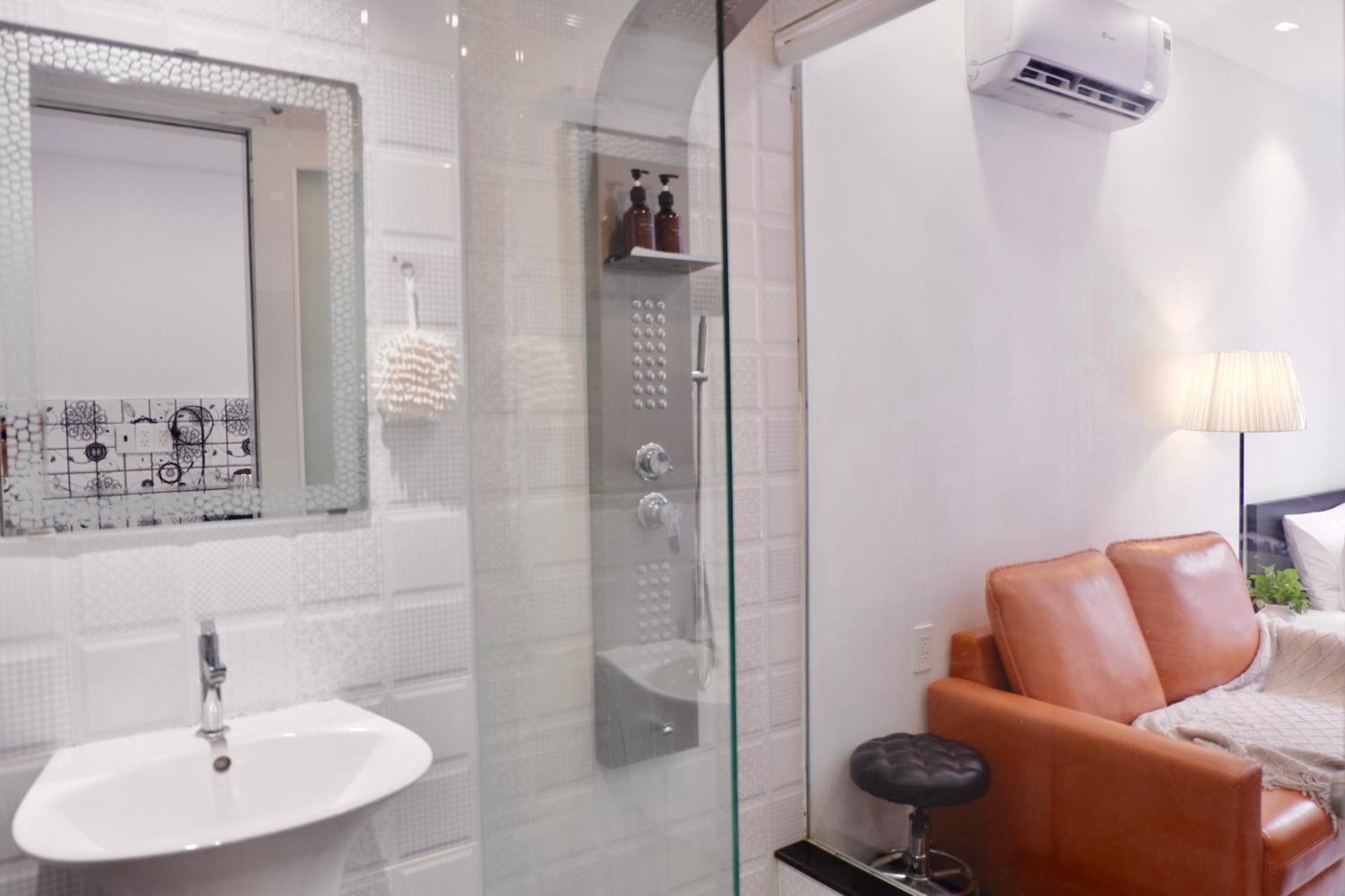 Cozy Minimalist Near Bui Vien Walking Street, District 1 Ho Chi Minh City