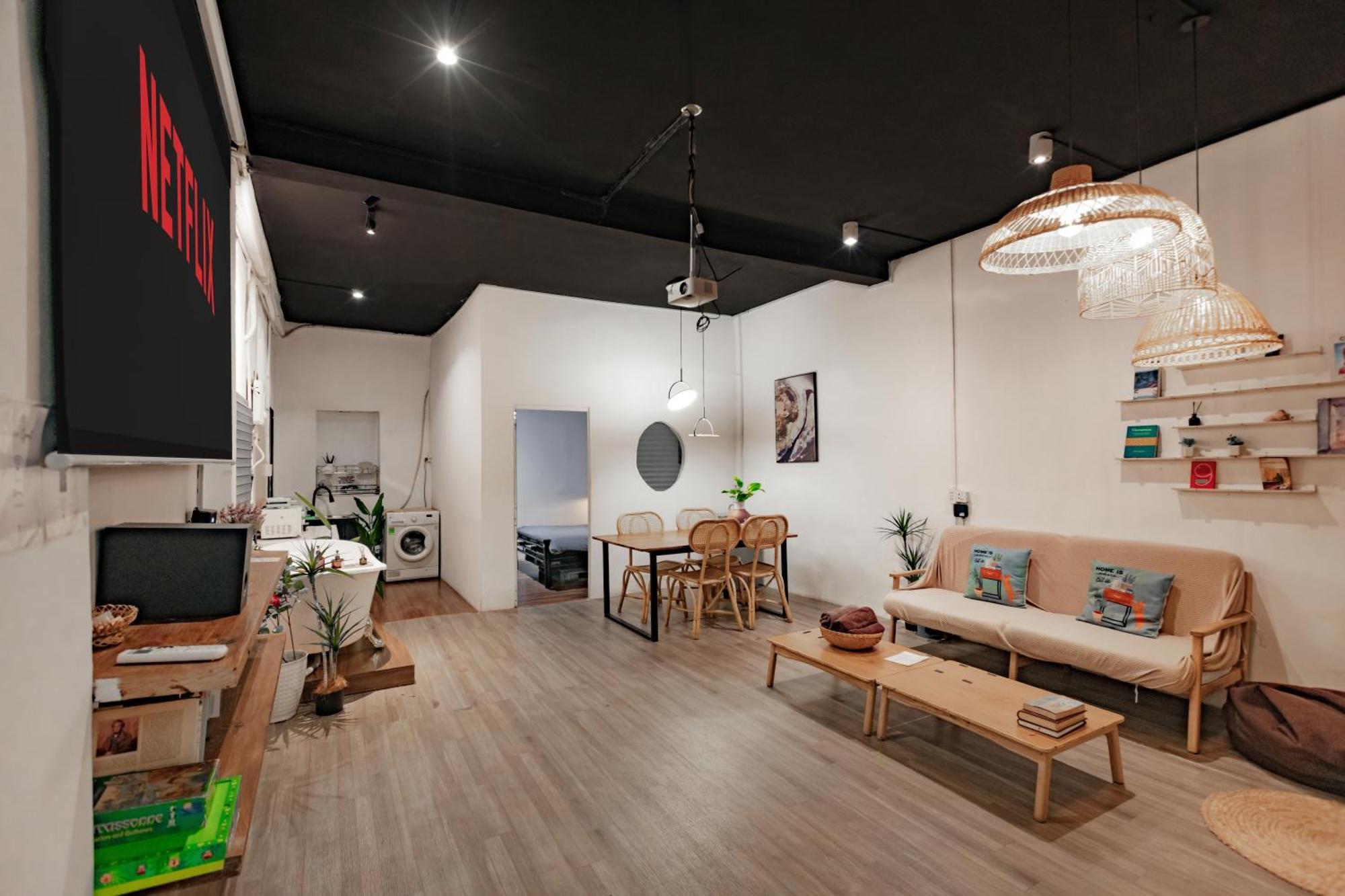 Căn hộ Saigon Hideout New World View *