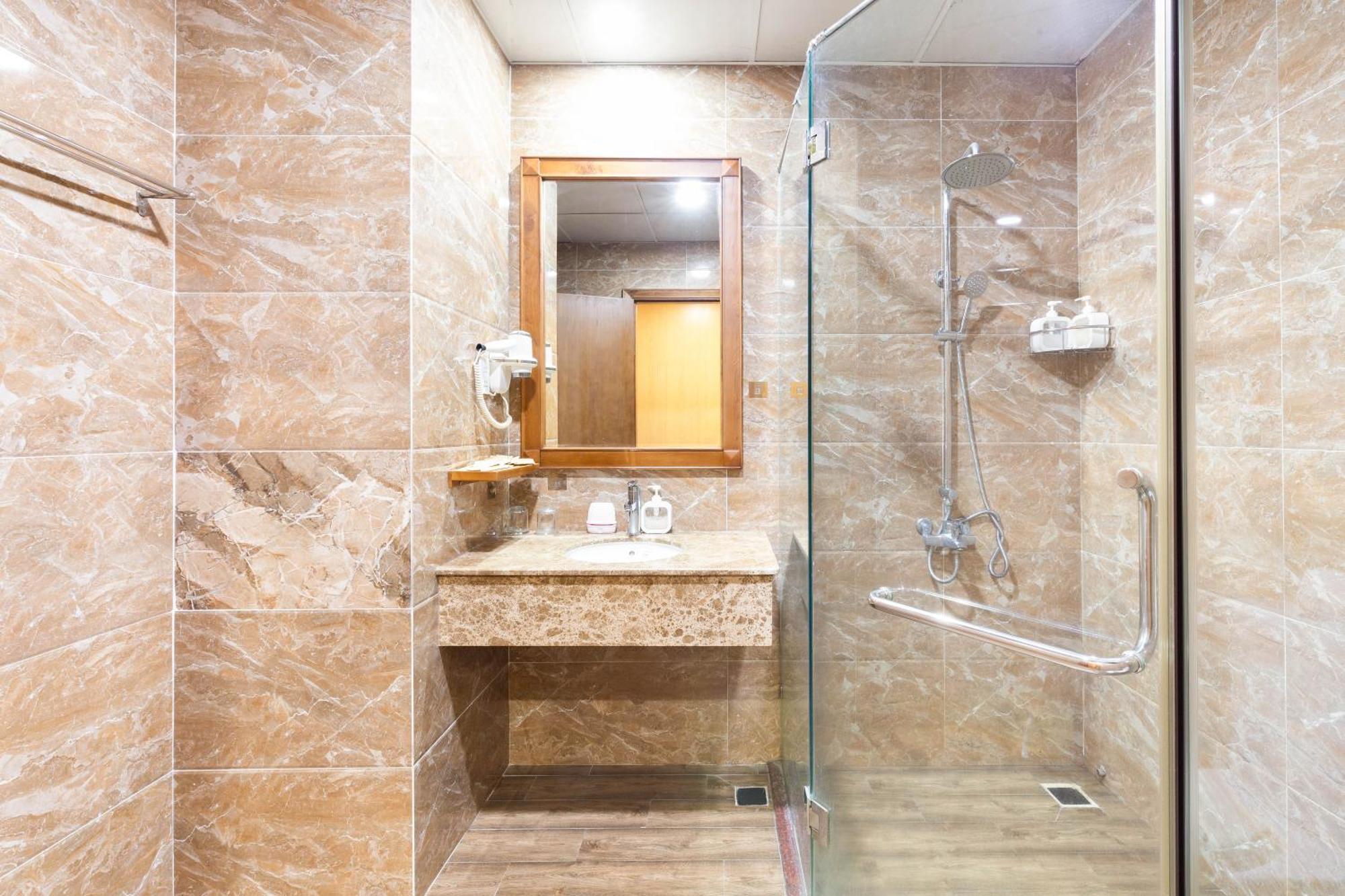 Hotel Premium Sonata Saigon 4*
