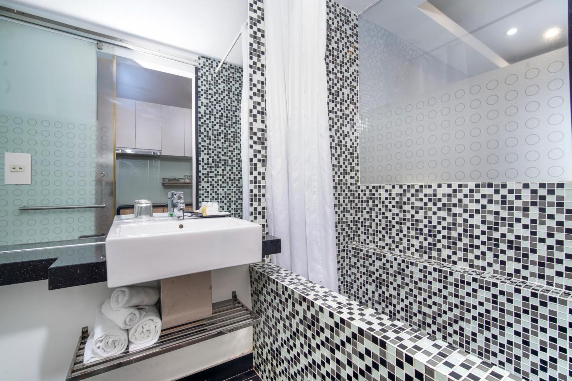 Aparthotel Phu My Hung - Saigon South Serviced - Near Vivo Mall *