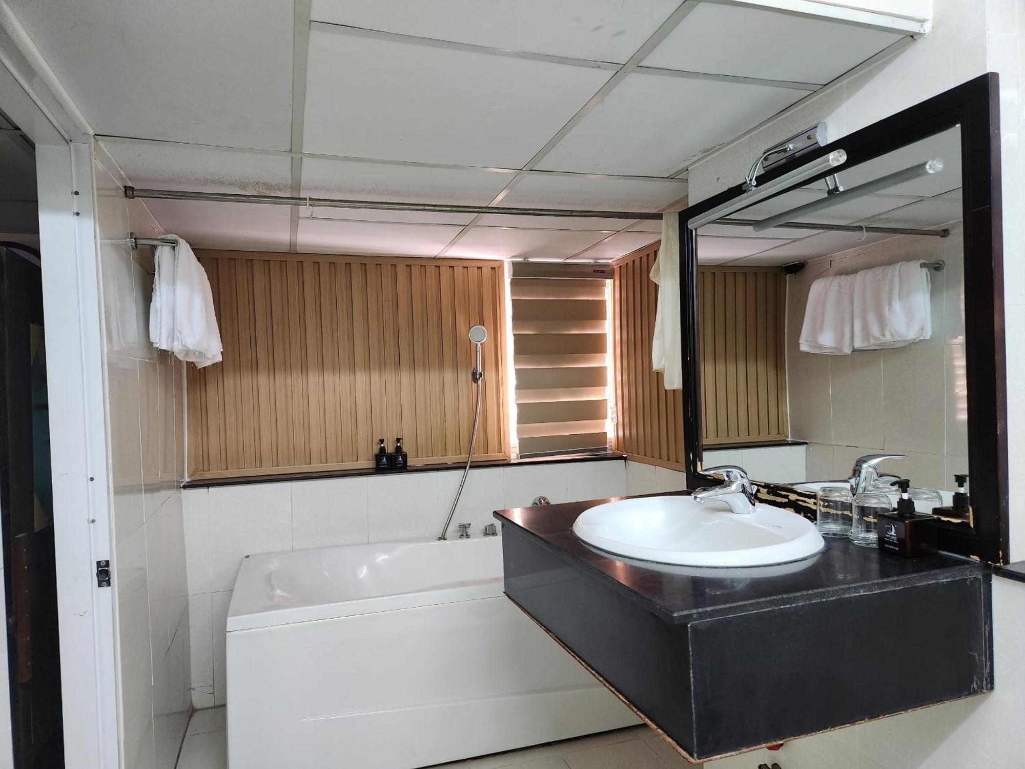 Vien Dong District 7 Phu My Hung Hotel 2*