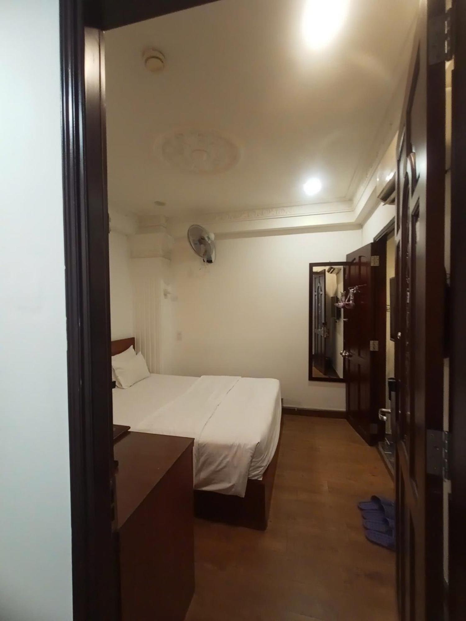 Khách sạn A25 - 167 Phạm Ngũ Lão 2*