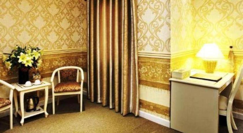 Golden Crown Saigon 3*
