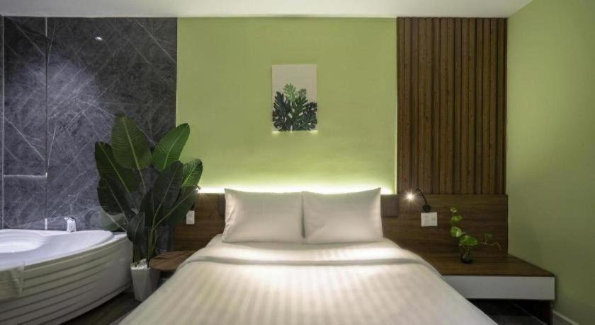 La Phan Huy Ich 3* TP. Hồ Chí Minh