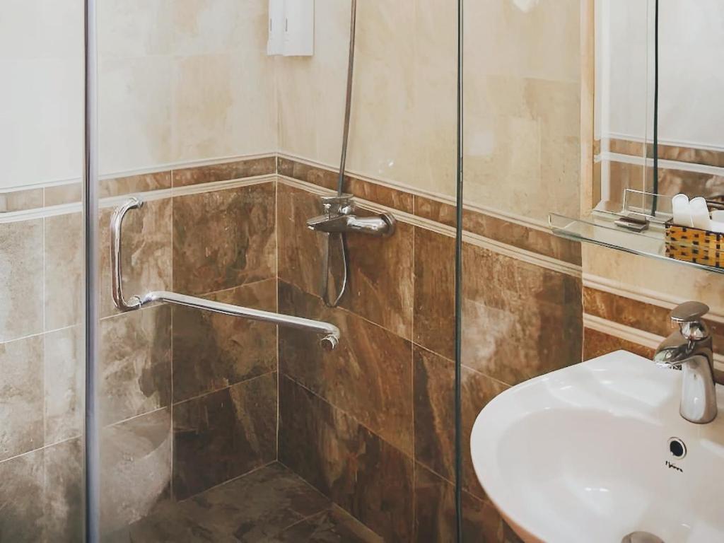 Hotel Sazi Erato Airport Hotel 2*