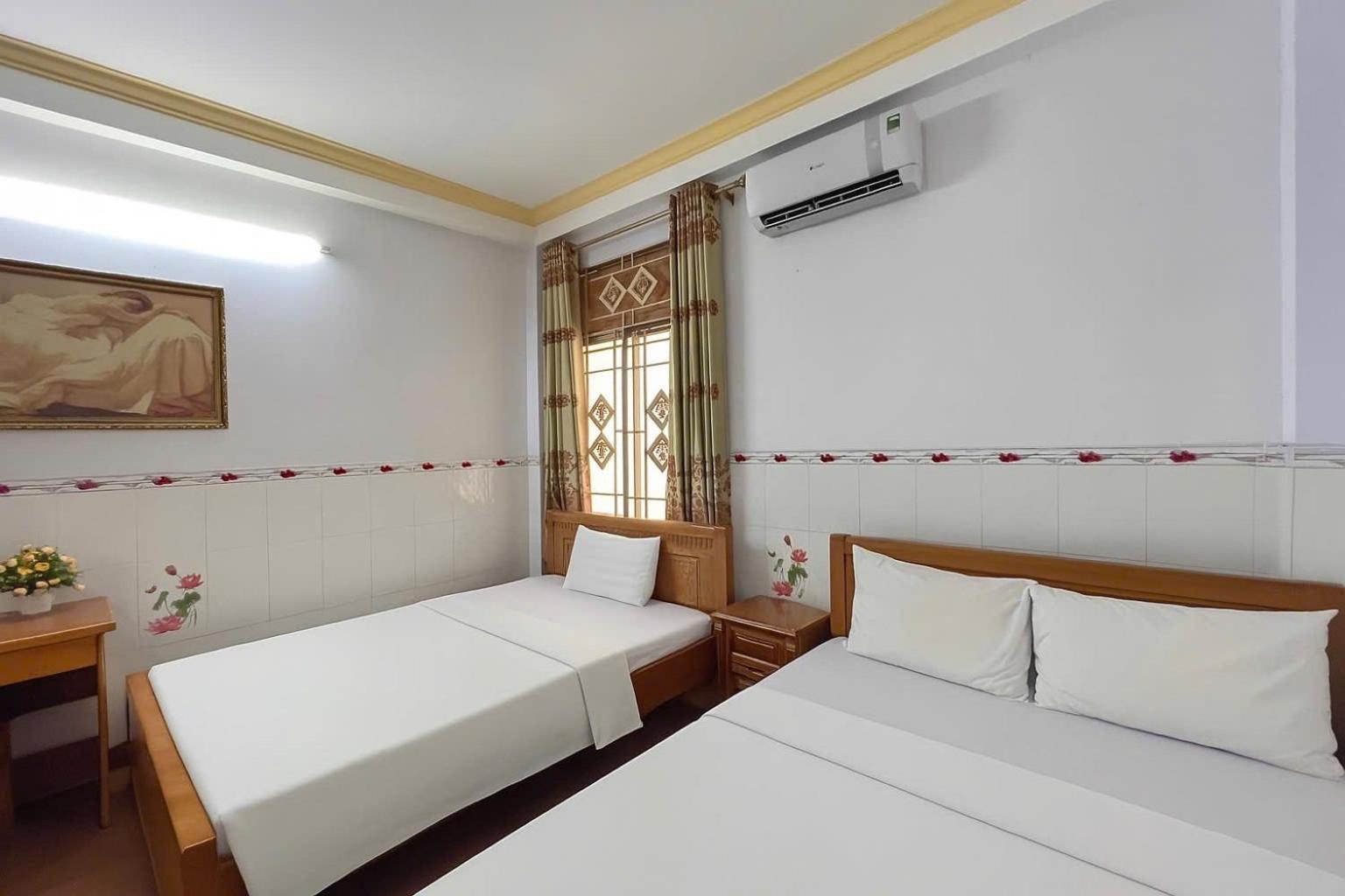 Khách sạn Diamond gần tàu Sài Gòn 2*