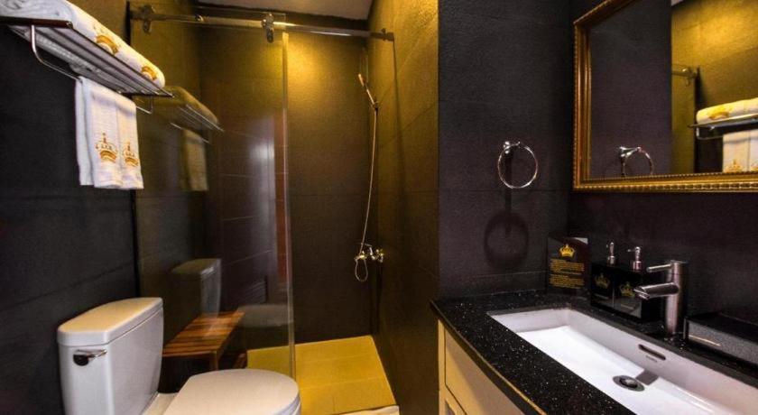 Golden Crown Saigon Hotel