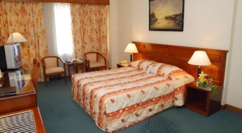 Saigon Star Hotel 4*
