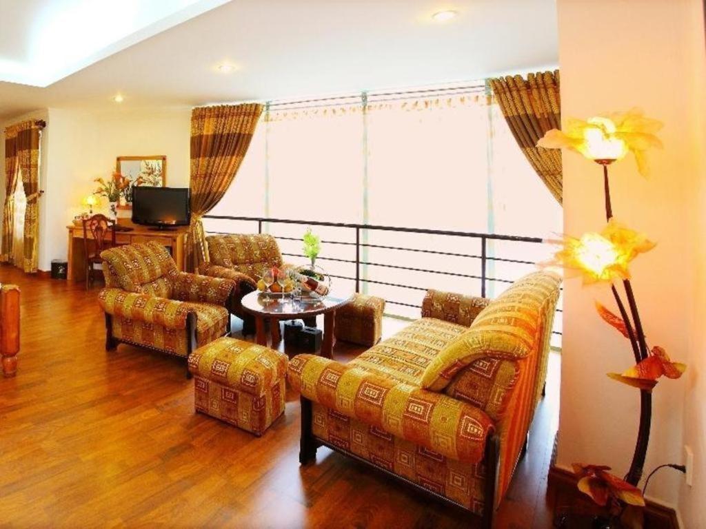 Universe Hotel 3*